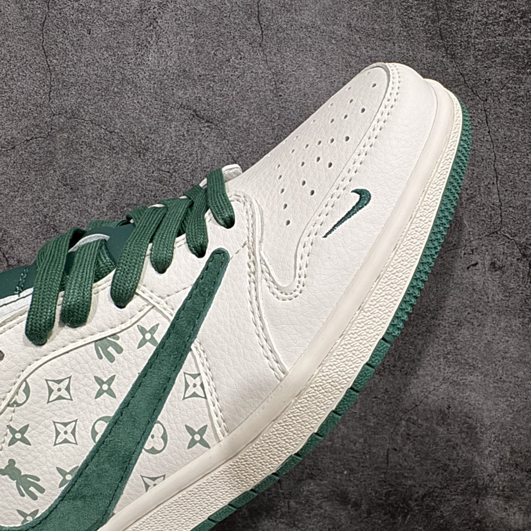 图片[6]-【定制版】海外爆款限量发售Travis Scott x Fragment Design x Jordan Air Jordan 1 Low OG SP  “暴力熊联名——绿印花”  多方联名合作融合了Travis Scott 独特的音乐风格，藤原浩个性的设计风格以及Jordan品牌的经典元素 使其成为一双具有独特身份和价值的鞋子 清新而立体的外观加上联名标识更突出了其独特身份 这种配色方案显示出活力和时尚感 在视觉上引人注目  鞋身的质感和细腻的细节处理使其显得高端而格调十足  这款“倒钩”联名是设计与创意完美结合  融合多方的个性风格是一款备受瞩目的潮流鞋款  低帮休闲板鞋 定制鞋盒 大厂纯原品质出货 超高清洁度 皮料切割干净无任何毛边 细节完美 货号:SJ2068-112n Size:36 36.5 37.5 38 38.5 39 40 40.5 41 42 42.5 43 44 44.5 45 编码：HXS320340-莆田鞋批发中心