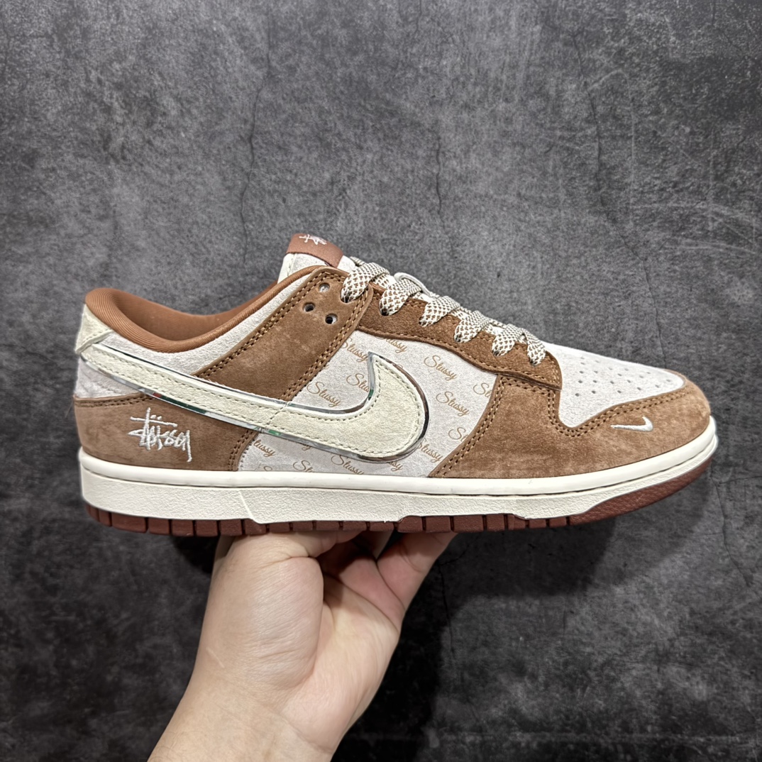 【定制版】Nk SB Dunk Low 斯图西联名-木乃伊棕 周年高端定制 低帮休闲板鞋 XX3168-601rn#定制鞋盒 大厂纯原品质出货 超高清洁度 皮料切割干净无任何毛边 细节完美 r 尺码：36 36.5 37.5 38 38.5 39 40 40.5 41 42 42.5 43 44 44.5 45  编码：HXS340360-莆田鞋批发中心