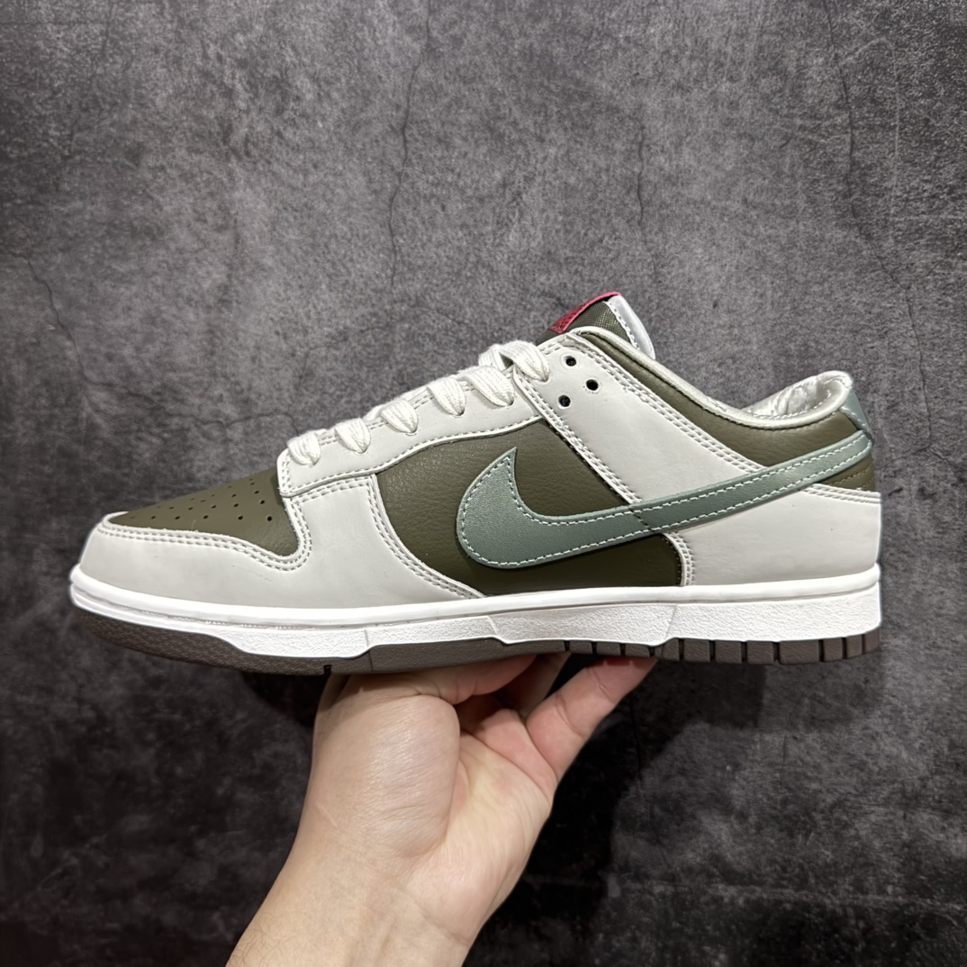 图片[2]-【Top纯原】Nk Dunk Low \”Year of the Snake\” 蛇年春节限定 低帮休闲板鞋 HV5980-231rn#款鞋将蛇的灵动与泥土色系相结合，来庆祝 2025 年中国新年。设计上，这款球鞋结合各种丰富的纹理和色调。橄榄绿滚磨皮革，搭配铁石磨砂材质的覆盖层，营造出丰富的层次感。r 尺码：40 40.5 41 42 42.5 43 44 44.5 45 46 47.5  编码：TO370390-莆田鞋批发中心