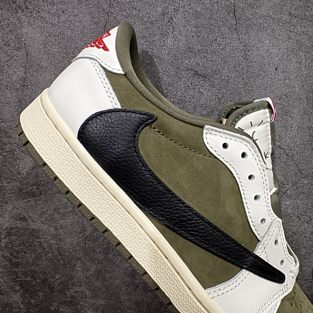 图片[7]-【全新巅峰DF2.0版】Air Jordan 1 x Travis ScottnAJ1 x TS联名白棕倒钩  DM7866-200nnn全新批次出货 巅峰品质 天花板级别n细节改进版 实拍所见即所得 自行揣摩n此版在各大纯原阵营中 绝对是Top级别的存在‼️n实物过于完美 高端零售主推版本 关键价格也不杀猪💪🏻nn纯原第一梯队版本 细节均没毛病 品质自观实拍👇🏻n所有皮料均来自原厂 所有细节均多次校对n针车效果同步原鞋 刺绣拉到原厂定做n原楦原纸板开发 后跟弧度收口自然不对折极致一眼正品既视感 进口玻璃冲刀皮料裁剪零毛边承诺百分百一致原鞋 鞋面清洁度最高 QC检验标准 控制溢胶 鞋盒、防尘纸 配件鞋带 均采购来自原厂n 尺码：36-47.5 编码：AM370400-莆田鞋批发中心