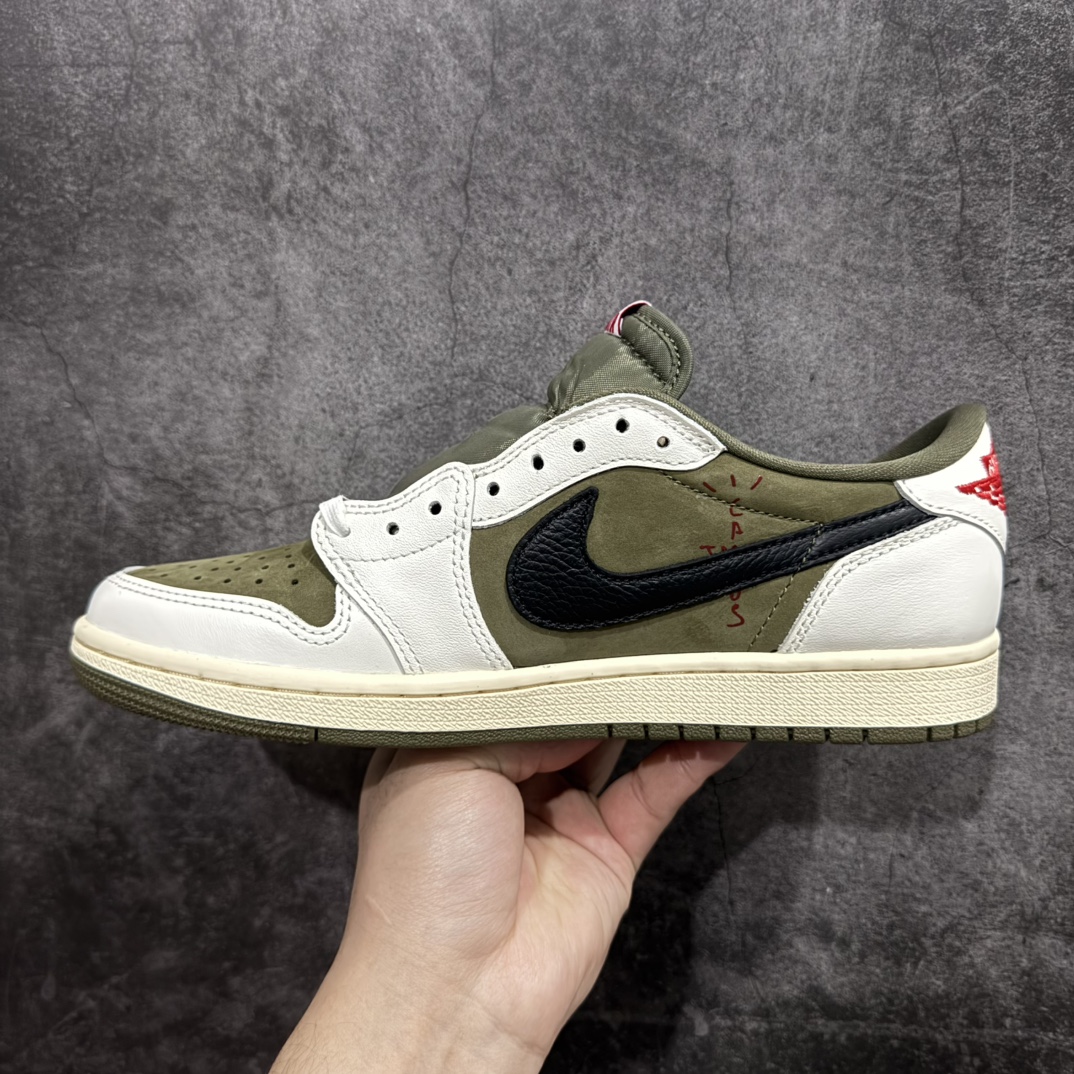 图片[2]-【全新巅峰DF2.0版】Air Jordan 1 x Travis ScottnAJ1 x TS联名白棕倒钩  DM7866-200nnn全新批次出货 巅峰品质 天花板级别n细节改进版 实拍所见即所得 自行揣摩n此版在各大纯原阵营中 绝对是Top级别的存在‼️n实物过于完美 高端零售主推版本 关键价格也不杀猪💪🏻nn纯原第一梯队版本 细节均没毛病 品质自观实拍👇🏻n所有皮料均来自原厂 所有细节均多次校对n针车效果同步原鞋 刺绣拉到原厂定做n原楦原纸板开发 后跟弧度收口自然不对折极致一眼正品既视感 进口玻璃冲刀皮料裁剪零毛边承诺百分百一致原鞋 鞋面清洁度最高 QC检验标准 控制溢胶 鞋盒、防尘纸 配件鞋带 均采购来自原厂n 尺码：36-47.5 编码：AM370400-莆田鞋批发中心