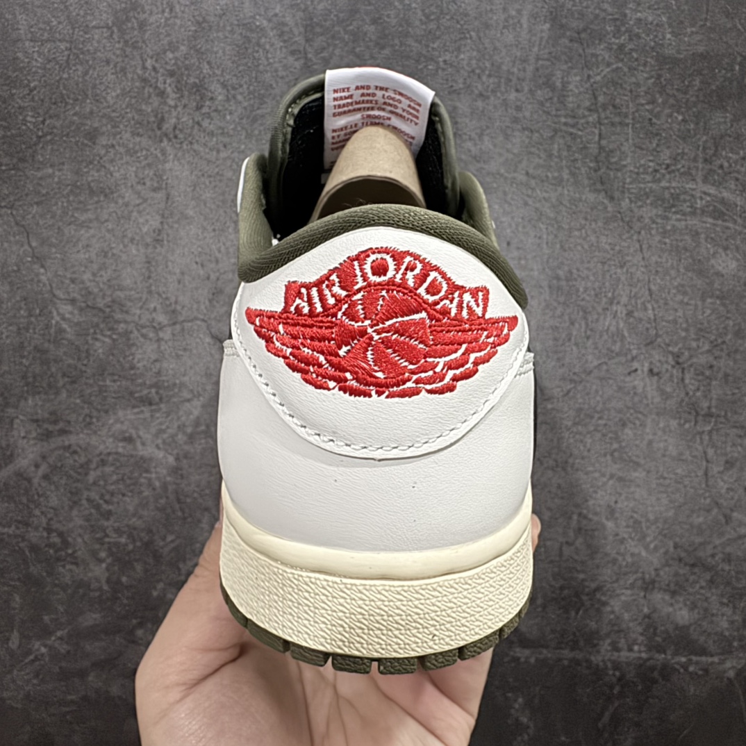 图片[4]-【全新巅峰DF2.0版】Air Jordan 1 x Travis ScottnAJ1 x TS联名白棕倒钩  DM7866-200nnn全新批次出货 巅峰品质 天花板级别n细节改进版 实拍所见即所得 自行揣摩n此版在各大纯原阵营中 绝对是Top级别的存在‼️n实物过于完美 高端零售主推版本 关键价格也不杀猪💪🏻nn纯原第一梯队版本 细节均没毛病 品质自观实拍👇🏻n所有皮料均来自原厂 所有细节均多次校对n针车效果同步原鞋 刺绣拉到原厂定做n原楦原纸板开发 后跟弧度收口自然不对折极致一眼正品既视感 进口玻璃冲刀皮料裁剪零毛边承诺百分百一致原鞋 鞋面清洁度最高 QC检验标准 控制溢胶 鞋盒、防尘纸 配件鞋带 均采购来自原厂n 尺码：36-47.5 编码：AM370400-莆田鞋批发中心