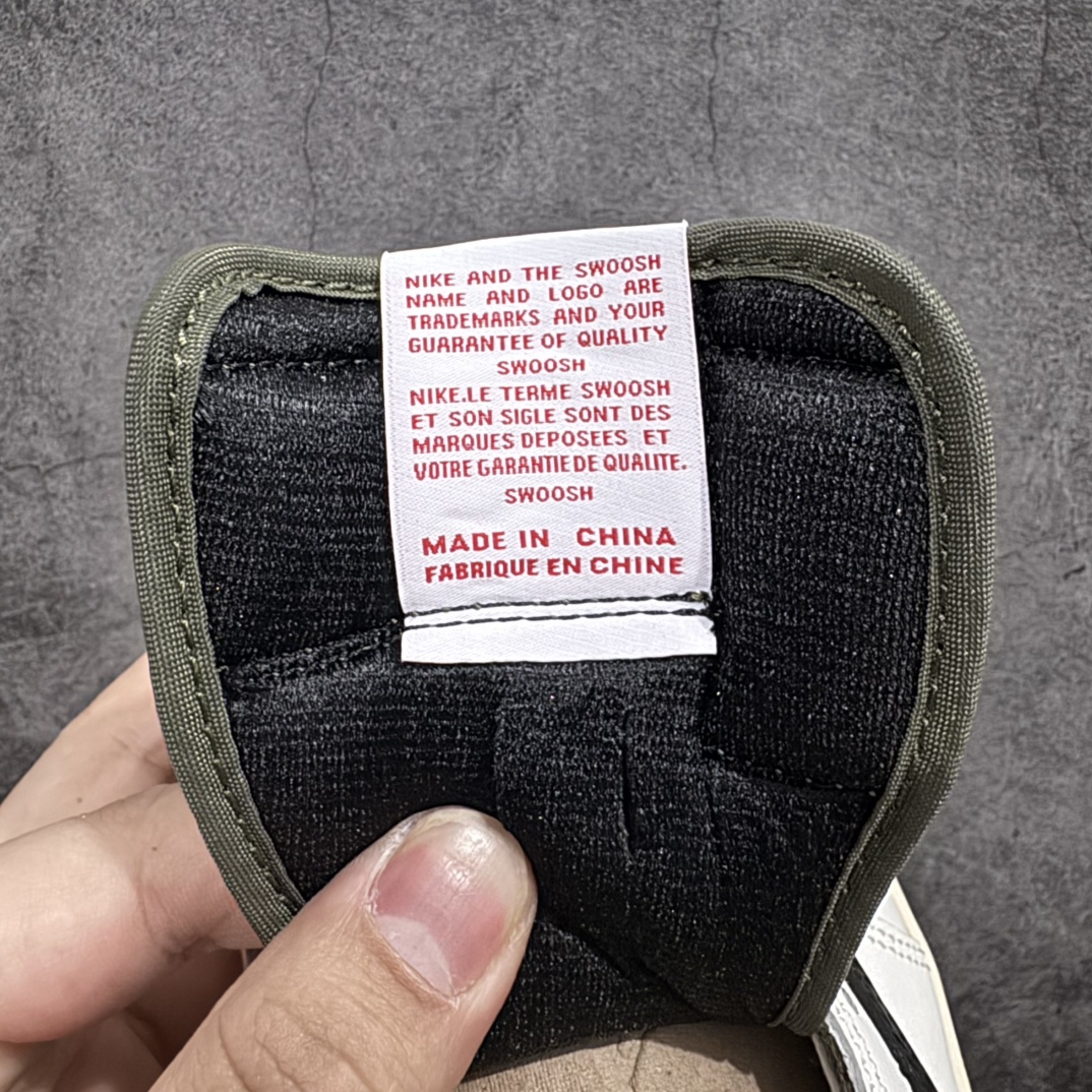 图片[7]-【全新巅峰DF2.0版】Air Jordan 1 x Travis ScottnAJ1 x TS联名白棕倒钩  DM7866-200nnn全新批次出货 巅峰品质 天花板级别n细节改进版 实拍所见即所得 自行揣摩n此版在各大纯原阵营中 绝对是Top级别的存在‼️n实物过于完美 高端零售主推版本 关键价格也不杀猪💪🏻nn纯原第一梯队版本 细节均没毛病 品质自观实拍👇🏻n所有皮料均来自原厂 所有细节均多次校对n针车效果同步原鞋 刺绣拉到原厂定做n原楦原纸板开发 后跟弧度收口自然不对折极致一眼正品既视感 进口玻璃冲刀皮料裁剪零毛边承诺百分百一致原鞋 鞋面清洁度最高 QC检验标准 控制溢胶 鞋盒、防尘纸 配件鞋带 均采购来自原厂n 尺码：36-47.5 编码：AM370400-莆田鞋批发中心