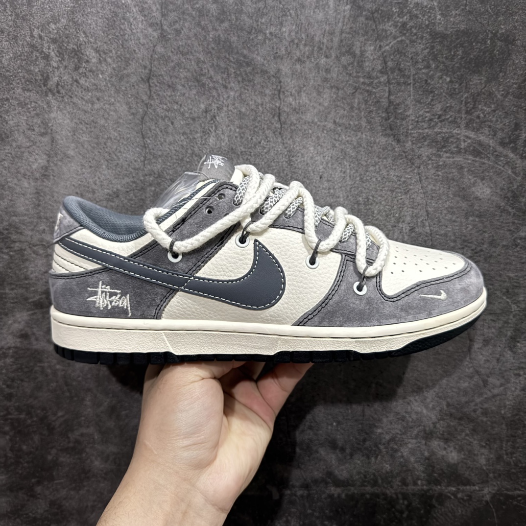 【定制版】Nk SB Dunk Low 斯图西联名-绑带米黄灰勾 周年高端定制 低帮休闲板鞋 YX5066-206rn#定制鞋盒 大厂纯原品质出货 超高清洁度 皮料切割干净无任何毛边 细节完美r 尺码：36 36.5 37.5 38 38.5 39 40 40.5 41 42 42.5 43 44 44.5 45  编码：HXS340360-莆田鞋批发中心