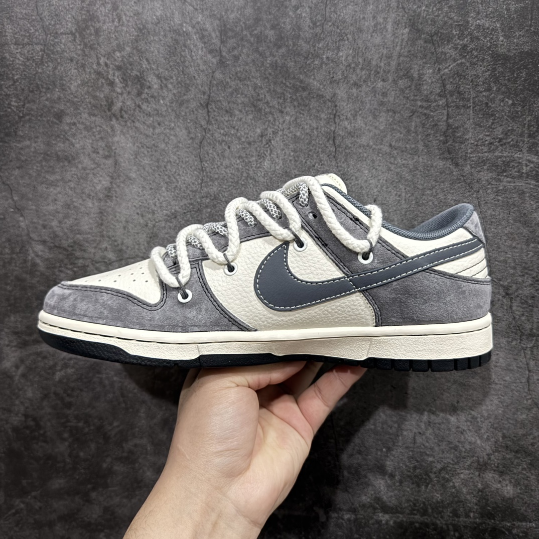 图片[2]-【定制版】Nk SB Dunk Low 斯图西联名-绑带米黄灰勾 周年高端定制 低帮休闲板鞋 YX5066-206rn#定制鞋盒 大厂纯原品质出货 超高清洁度 皮料切割干净无任何毛边 细节完美r 尺码：36 36.5 37.5 38 38.5 39 40 40.5 41 42 42.5 43 44 44.5 45  编码：HXS340360-莆田鞋批发中心