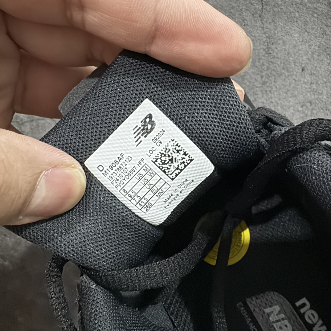 图片[8]-【纯原M版】NB New Balance M1906AF 联名黑色 全套原楦原纸板原厂数据开发 进口三明治网面 原装进口皮料正确绒感卡色 正确中底拉帮中底网布细节 原厂标裁 带紫光防伪 定制后跟透明水晶模块 冲裁组合 大底贴合程度胶水上色把控完美 整洁度挑战全网艺术家 多道序QC把关品质完善 匠心打造 耗时两个月开发完成 工艺极其复杂难度可想而知 新开独立私模大底 全网唯一正确六层组合大底 高端零售专供产物 尺码：36 37 37.5 38 38.5 39 40 40.5 41 42 42.5 43 44 45.5 46.5 47-选品中心