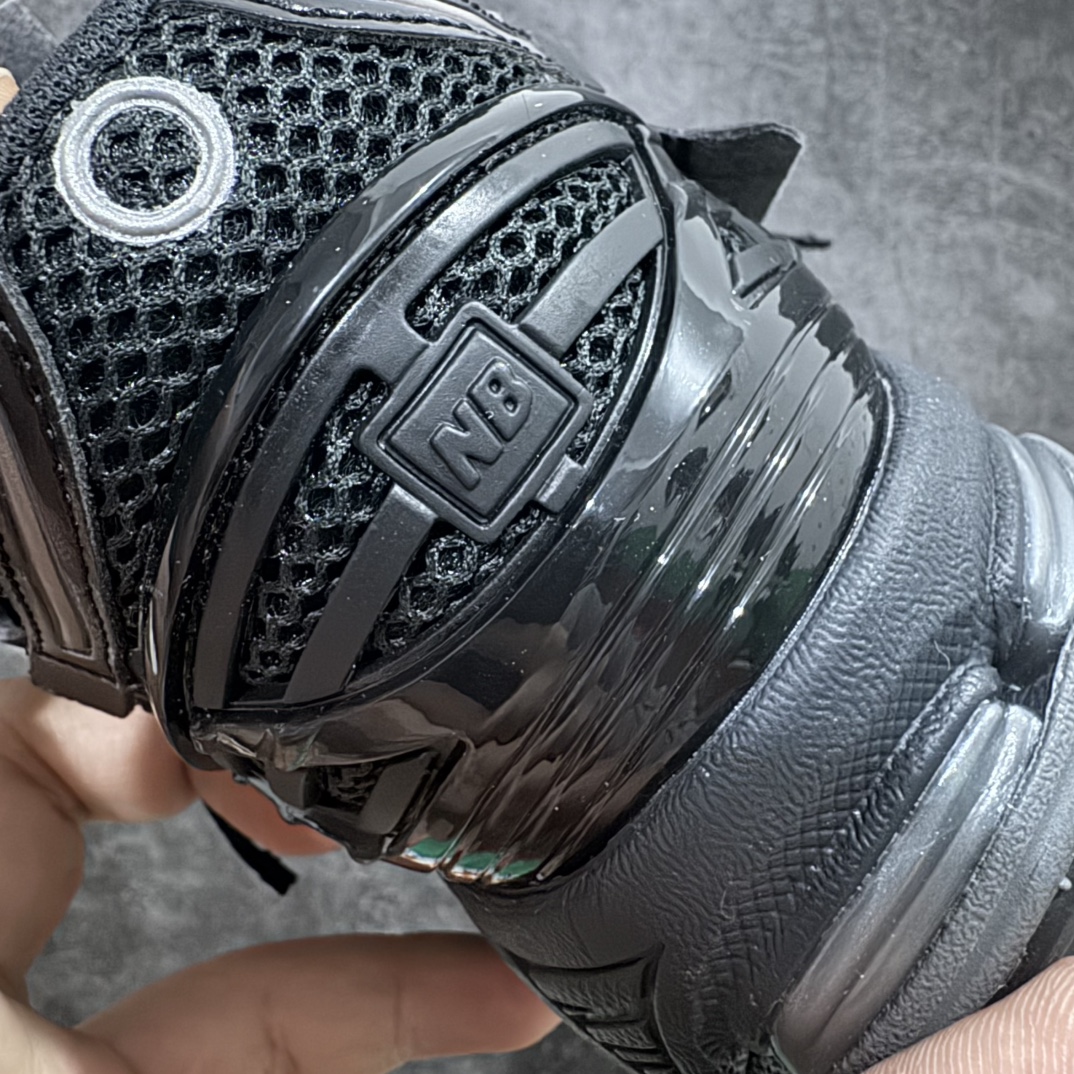 图片[2]-【纯原M版】NB New Balance M1906AF 联名黑色 全套原楦原纸板原厂数据开发 进口三明治网面 原装进口皮料正确绒感卡色 正确中底拉帮中底网布细节 原厂标裁 带紫光防伪 定制后跟透明水晶模块 冲裁组合 大底贴合程度胶水上色把控完美 整洁度挑战全网艺术家 多道序QC把关品质完善 匠心打造 耗时两个月开发完成 工艺极其复杂难度可想而知 新开独立私模大底 全网唯一正确六层组合大底 高端零售专供产物 尺码：36 37 37.5 38 38.5 39 40 40.5 41 42 42.5 43 44 45.5 46.5 47-选品中心