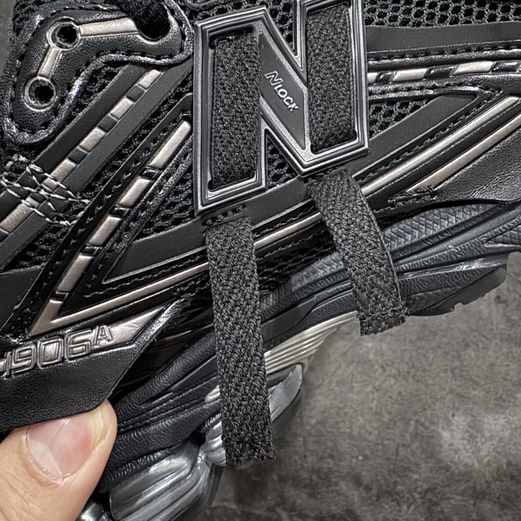 图片[4]-【纯原M版】NB New Balance M1906AF 联名黑色 全套原楦原纸板原厂数据开发 进口三明治网面 原装进口皮料正确绒感卡色 正确中底拉帮中底网布细节 原厂标裁 带紫光防伪 定制后跟透明水晶模块 冲裁组合 大底贴合程度胶水上色把控完美 整洁度挑战全网艺术家 多道序QC把关品质完善 匠心打造 耗时两个月开发完成 工艺极其复杂难度可想而知 新开独立私模大底 全网唯一正确六层组合大底 高端零售专供产物 尺码：36 37 37.5 38 38.5 39 40 40.5 41 42 42.5 43 44 45.5 46.5 47-选品中心