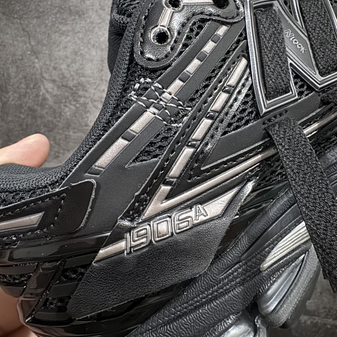 图片[3]-【纯原M版】NB New Balance M1906AF 联名黑色 全套原楦原纸板原厂数据开发 进口三明治网面 原装进口皮料正确绒感卡色 正确中底拉帮中底网布细节 原厂标裁 带紫光防伪 定制后跟透明水晶模块 冲裁组合 大底贴合程度胶水上色把控完美 整洁度挑战全网艺术家 多道序QC把关品质完善 匠心打造 耗时两个月开发完成 工艺极其复杂难度可想而知 新开独立私模大底 全网唯一正确六层组合大底 高端零售专供产物 尺码：36 37 37.5 38 38.5 39 40 40.5 41 42 42.5 43 44 45.5 46.5 47-选品中心