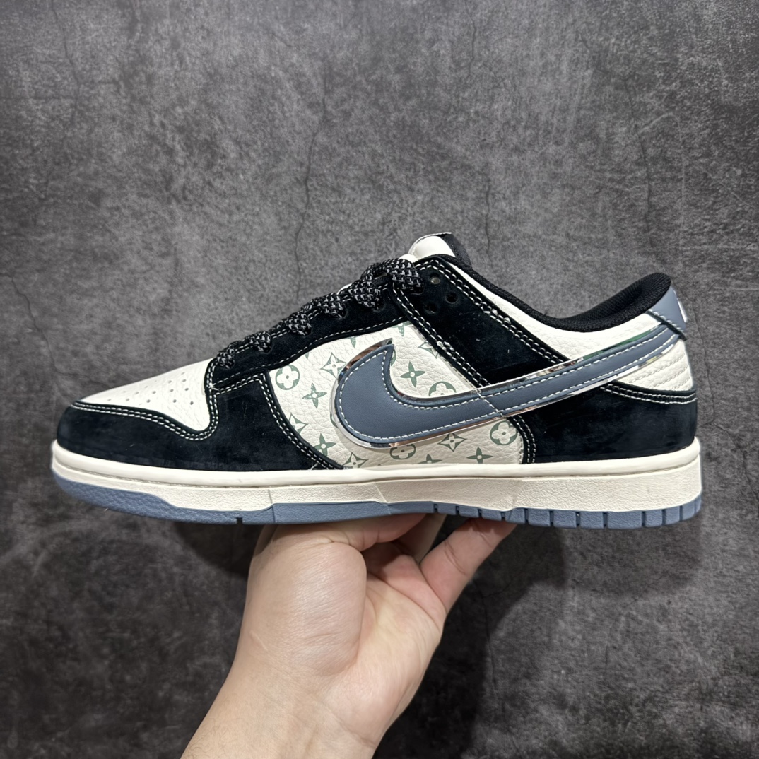 图片[2]-【定制版】Nk SB Dunk Low 斯图西联名-黑白印花 周年高端定制 低帮休闲板鞋 XX3168-212rn#定制鞋盒 大厂纯原品质出货 超高清洁度 皮料切割干净无任何毛边 细节完美 r 尺码：36 36.5 37.5 38 38.5 39 40 40.5 41 42 42.5 43 44 44.5 45 编码：HXS320340-莆田鞋批发中心