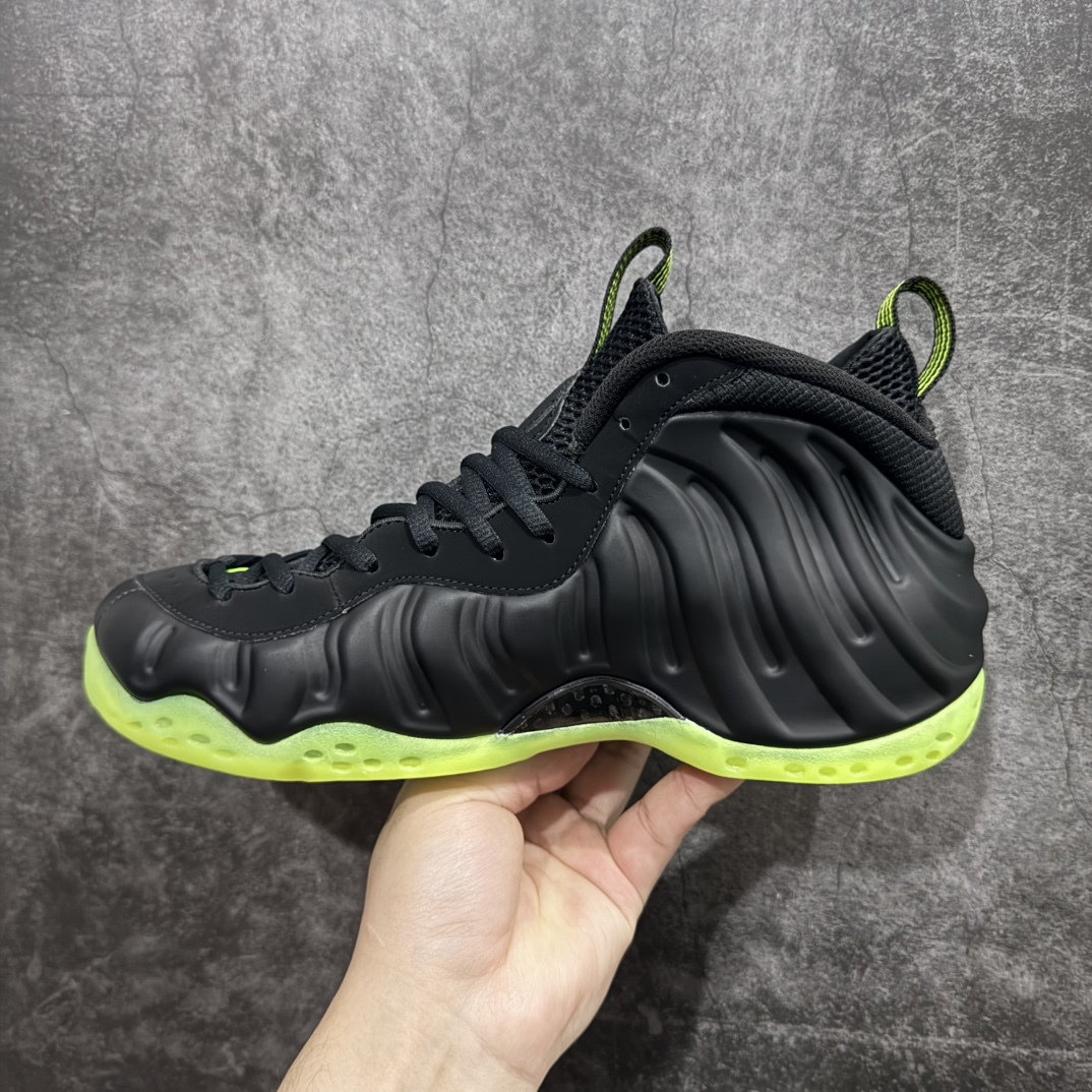 图片[2]-【莞产纯原】NK Air Foamposite Pro 2024小灵通喷 喷泡系列HZ2902-001nn莞产原底面 公司渠道同模具 鞋型发泡360度无死角 双层Zoom气垫植入 中底完美注胶 搭载原厂碳纤维材质n诞生于1997年的NK Air Foamposite系列可以说是整个球鞋历史上最为经典的系列之一 也就是我们常说的“喷”和“泡” 其中“喷”由Foamposite One代言人Penny的英文音译而来 而“泡”则来源于另一款鞋型 Foamposite Pro中\”pro\”的音译 在诞生初期 由于高昂的造价以及超前的外形 Foamposite系列的反对者不在少数 甚至有人认为这款鞋会毁掉整个球鞋行业 但事实证明这双灵感来自于甲虫 自带“黑科技”鞋面以及双层Zoom+大块碳板的太空球鞋不仅受到了大众的接受与追捧 并且成功的影响了篮球鞋的发展SIZE：38.5 39 40 40.5 41 42 42.5 43 44 44.5 45 46  编码：HY580600-莆田鞋批发中心