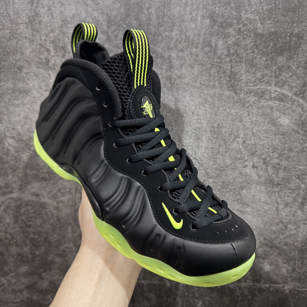 图片[3]-【莞产纯原】NK Air Foamposite Pro 2024小灵通喷 喷泡系列HZ2902-001nn莞产原底面 公司渠道同模具 鞋型发泡360度无死角 双层Zoom气垫植入 中底完美注胶 搭载原厂碳纤维材质n诞生于1997年的NK Air Foamposite系列可以说是整个球鞋历史上最为经典的系列之一 也就是我们常说的“喷”和“泡” 其中“喷”由Foamposite One代言人Penny的英文音译而来 而“泡”则来源于另一款鞋型 Foamposite Pro中\”pro\”的音译 在诞生初期 由于高昂的造价以及超前的外形 Foamposite系列的反对者不在少数 甚至有人认为这款鞋会毁掉整个球鞋行业 但事实证明这双灵感来自于甲虫 自带“黑科技”鞋面以及双层Zoom+大块碳板的太空球鞋不仅受到了大众的接受与追捧 并且成功的影响了篮球鞋的发展SIZE：38.5 39 40 40.5 41 42 42.5 43 44 44.5 45 46  编码：HY580600-莆田鞋批发中心