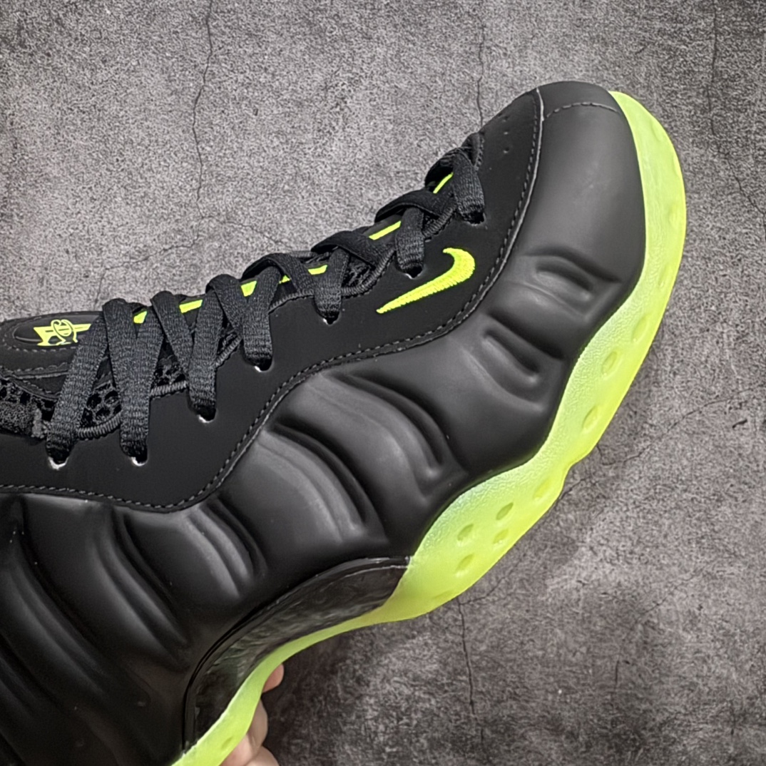 图片[6]-【莞产纯原】NK Air Foamposite Pro 2024小灵通喷 喷泡系列HZ2902-001nn莞产原底面 公司渠道同模具 鞋型发泡360度无死角 双层Zoom气垫植入 中底完美注胶 搭载原厂碳纤维材质n诞生于1997年的NK Air Foamposite系列可以说是整个球鞋历史上最为经典的系列之一 也就是我们常说的“喷”和“泡” 其中“喷”由Foamposite One代言人Penny的英文音译而来 而“泡”则来源于另一款鞋型 Foamposite Pro中\”pro\”的音译 在诞生初期 由于高昂的造价以及超前的外形 Foamposite系列的反对者不在少数 甚至有人认为这款鞋会毁掉整个球鞋行业 但事实证明这双灵感来自于甲虫 自带“黑科技”鞋面以及双层Zoom+大块碳板的太空球鞋不仅受到了大众的接受与追捧 并且成功的影响了篮球鞋的发展SIZE：38.5 39 40 40.5 41 42 42.5 43 44 44.5 45 46  编码：HY580600-莆田鞋批发中心