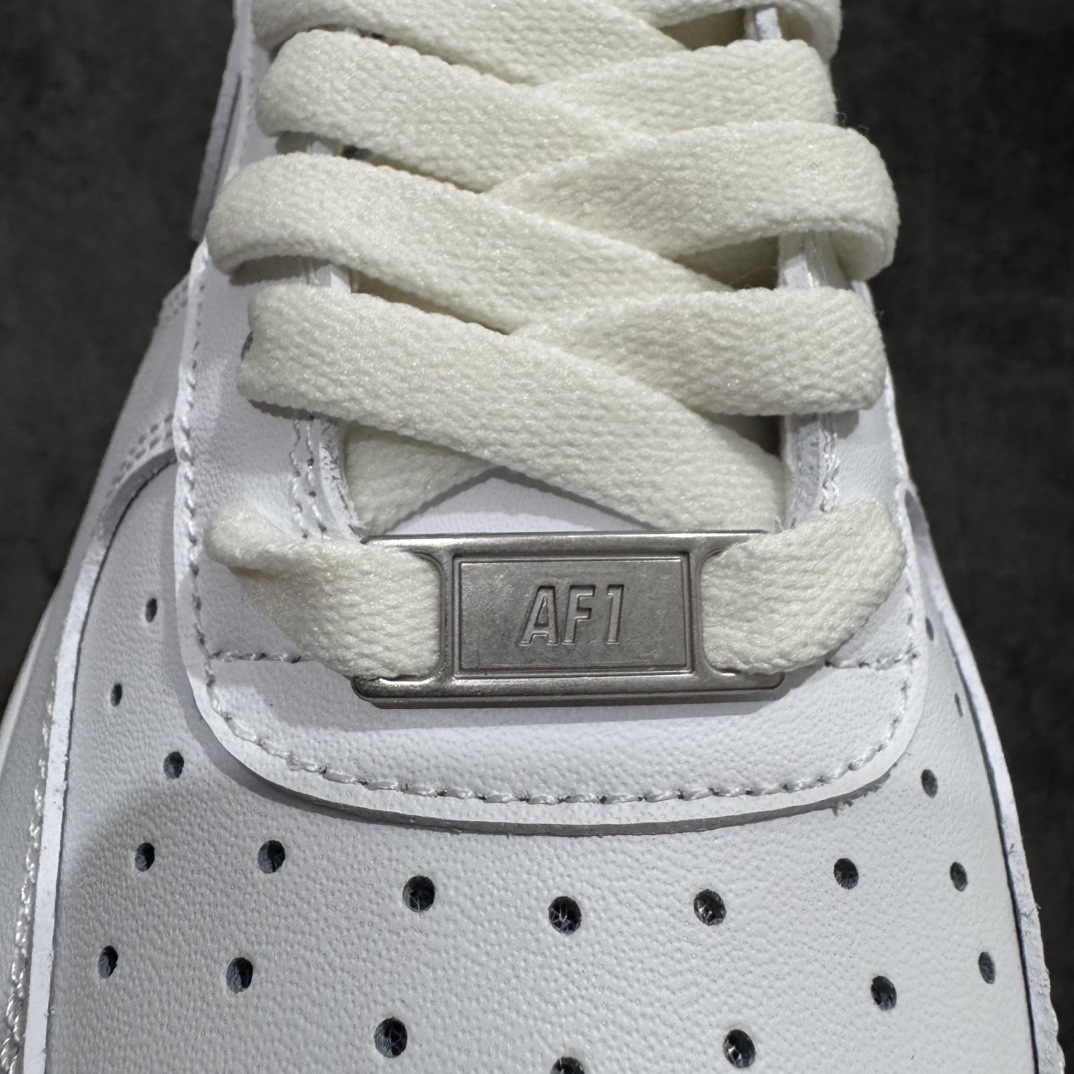 图片[5]-【XC纯原】Air Force 1 LownAF1空军纯白低帮 CW2288-111nn抄底的价格 完美品质完全吊打市场所有同价位上下版本n偏软质头层皮料  完美鞋型 钩子裁边清洁度无敌！n针车走线图片放大看相当整齐，鞋带口冲孔与鞋头冲孔非常圆润干净 无任何毛边，正确做旧鞋带金属铁片，中底走线 鞋垫刷胶 大底含气垫都是基本操作！独家有货，全码可接！ 尺码：36-46含尖版本目前此价位你能找到的最优的一个版本没有之一 编码：XC190210-莆田鞋批发中心