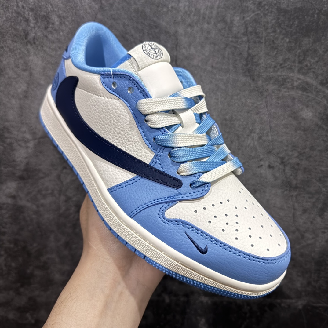 图片[3]-【定制版】Travis Scott x Fragment Design x Jordan Air Jordan 1 Low OG SP  石头岛联名——“黑勾大学蓝”  多方联名合作融合了Travis Scott 独特的音乐风格，藤原浩个性的设计风格以及Jordan品牌的经典元素 使其成为一双具有独特身份和价值的鞋子 清新而立体的外观加上联名标识更突出了其独特身份 这种配色方案显示出活力和时尚感 在视觉上引人注目  鞋身的质感和细腻的细节处理使其显得高端而格调十足  这款“倒钩”联名是设计与创意完美结合  融合多方的个性风格是一款备受瞩目的潮流鞋款  低帮休闲板鞋 定制鞋盒 大厂纯原品质出货 超高清洁度 皮料切割干净无任何毛边 细节完美 货号：JJ5288-009n Size:36 36.5 37.5 38 38.5 39 40 40.5 41 42 42.5 43 44 44.5 45 编码：HXS260280-莆田鞋批发中心