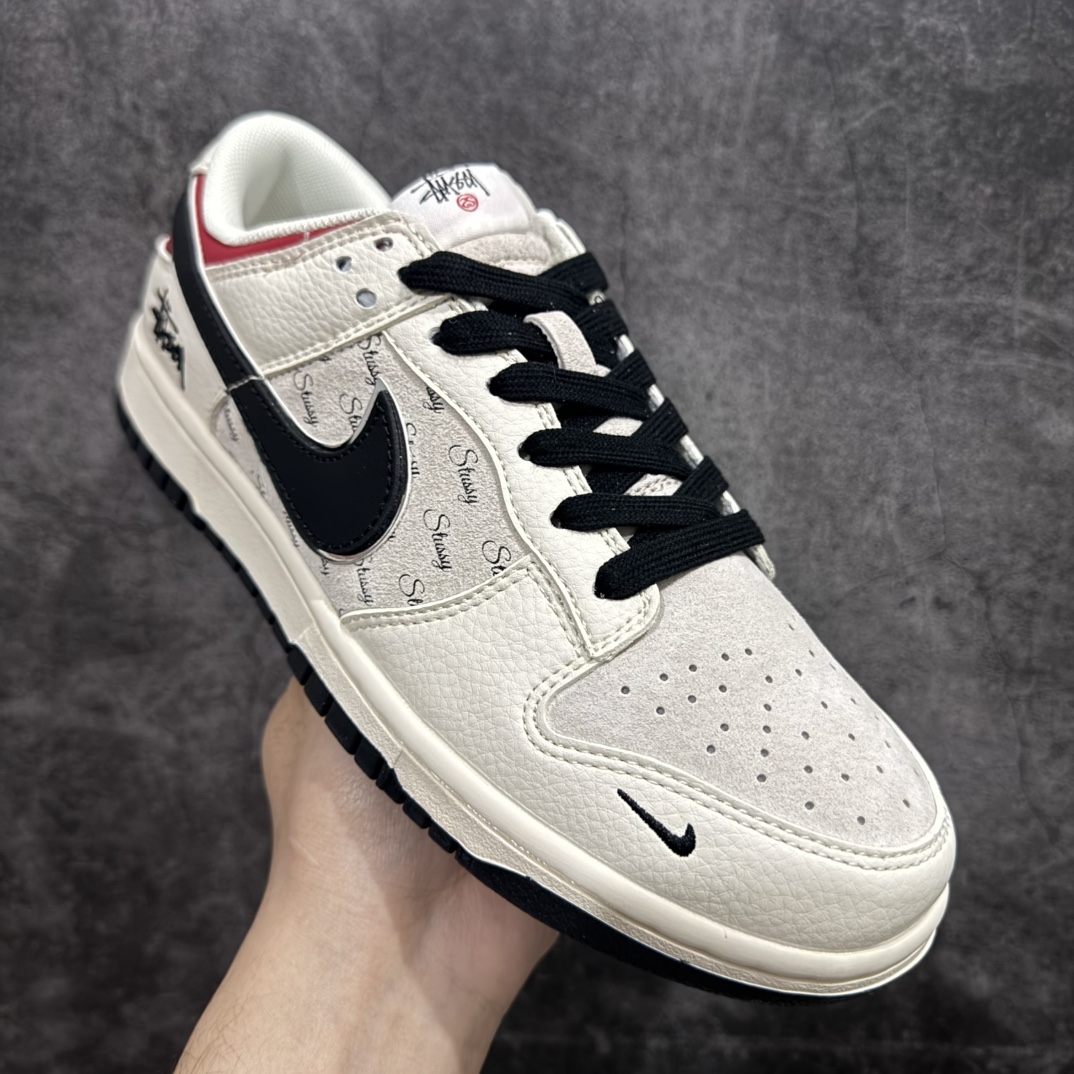 图片[3]-【定制版】Nike SB Dunk Low“ 斯图西联名——米黑勾银边”  周年高端定制 低帮休闲板鞋 定制鞋盒 大厂纯原品质出货 超高清洁度 皮料切割干净无任何毛边 细节完美 货号：XX3168-306n Size:36 36.5 37.5 38 38.5 39 40 40.5 41 42 42.5 43 44 44.5 45 编码：HXXS320340-莆田鞋批发中心