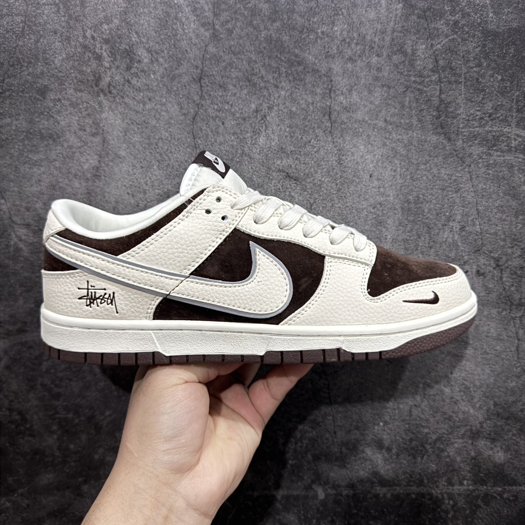 【定制版】Nike SB Dunk Low“斯图西联名——深棕白勾” 周年高端定制 低帮休闲板鞋 定制鞋盒 大厂纯原品质出货 超高清洁度 皮料切割干净无任何毛边 细节完美货号：KK1333-012nSize:36 36.5 37.5 38 38.5 39 40 40.5 41 42 42.5 43 44 44.5 45 编码：HXS320340-莆田鞋批发中心