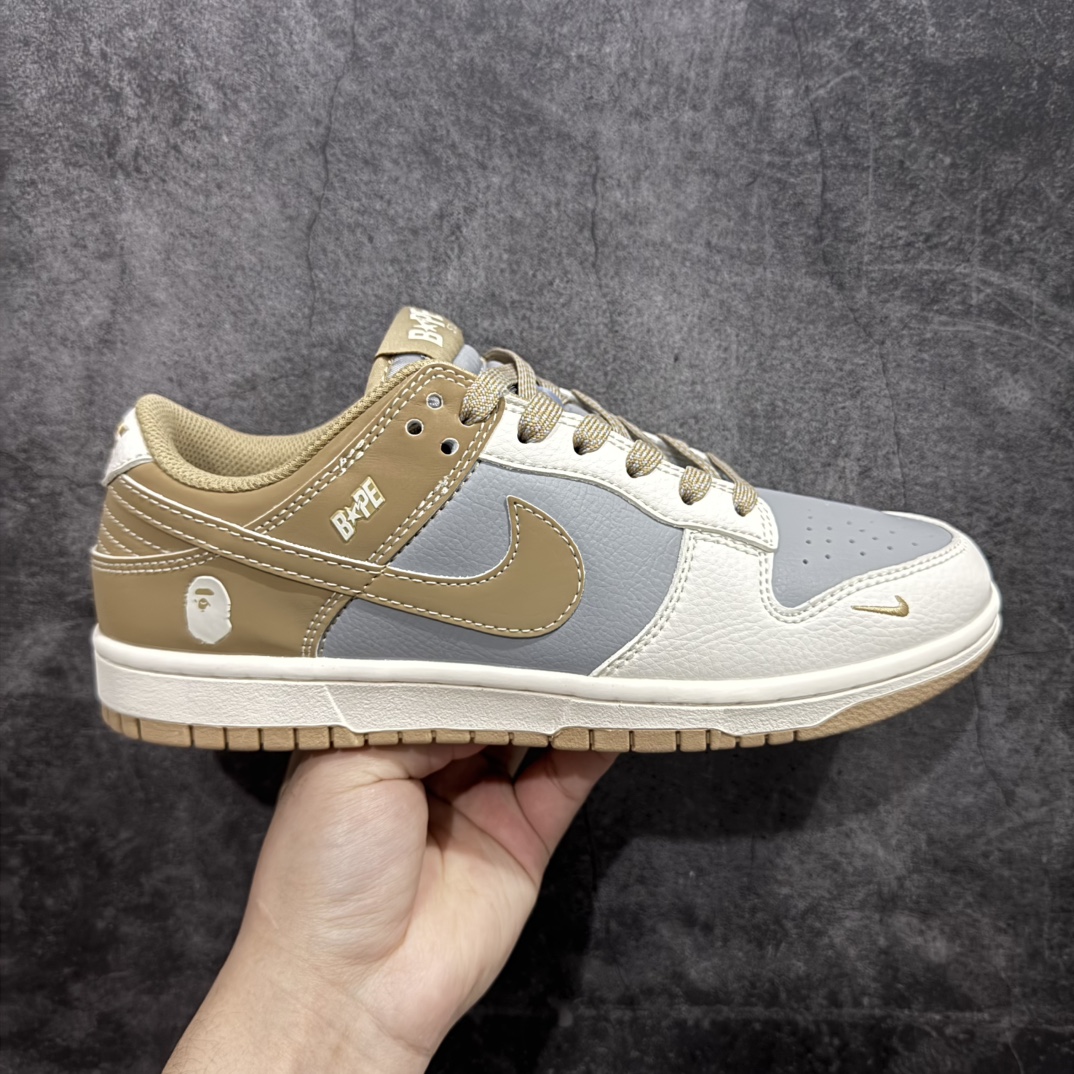 【定制版】Nike SB Dunk Low“ Bape联名——米灰棕”  周年高端定制 低帮休闲板鞋 定制鞋盒 大厂纯原品质出货 超高清洁度 皮料切割干净无任何毛边 细节完美 货号：BB8969-006n Size:36 36.5 37.5 38 38.5 39 40 40.5 41 42 42.5 43 44 44.5 45 编码：HXS320340-莆田鞋批发中心