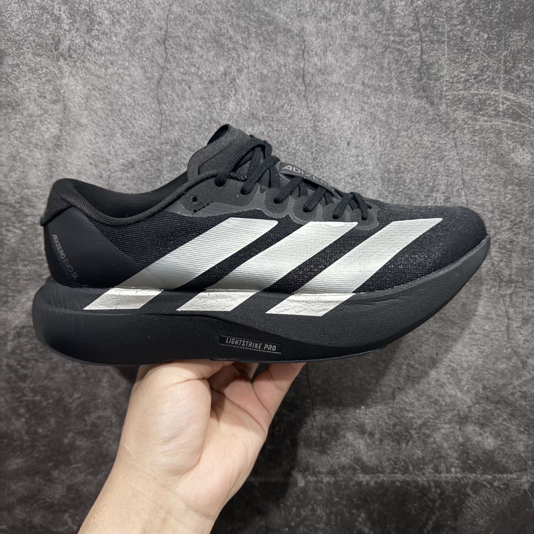 【公司级】AD Adizero Evo SL M 轻盈跑鞋n耐磨减震专业跑步鞋冲向目标，一路向前，不断挑战和突破自我n无论是平时训练还是马拉松，让这款adidas跑步鞋伴你畅快开跑n兼具舒适性和结构感，搭载Lightstrike科技，为步伐注入活力 货号：JP7147 尺码：36 36.5 37.5 38 38.5 39 40 40.5 41 42 42.5 43 44 44.5 45 编码：FS240260-莆田鞋批发中心