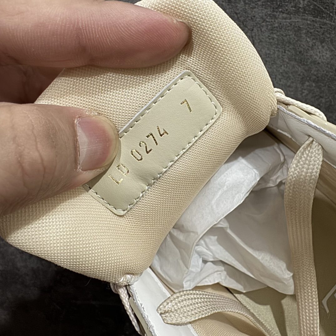 图片[8]-【佛山顶级超A版】Louis Vuitton LV Trainer系列本地仓库现货 当天可取n私人订单 专柜混卖零售专供n所有配色均为购买原版复刻n整体版型 皮料 市场独一无二后跟版型都可以自行对比[机智]吊打市场所有货n怒甩十条街，欢迎拿市场各大工厂的货来对比！n鞋舌烫金超正 压印程度秒杀市面90%以上的高端货n新配色陆续开发出货  尺码：39-45   编码：T1520550-莆田鞋批发中心