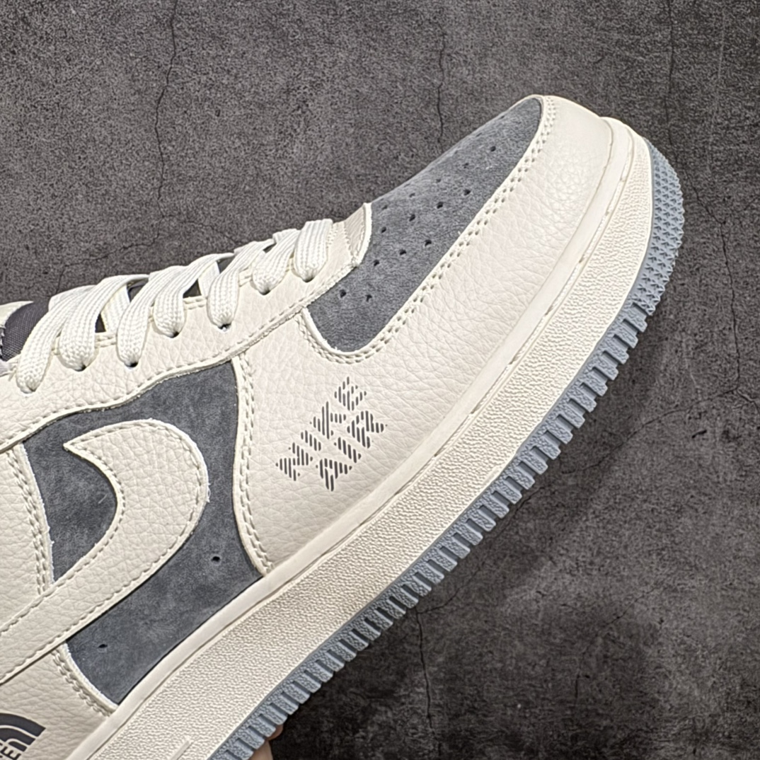 图片[6]-【公司级】海外限量发售 NIke Air Force 1 \’07 Low “北面联名–米白灰底”空军一号 低帮 运动鞋 休闲鞋 折边针车 工艺难度大 原楦头原纸板 原装鞋盒 定制五金配件 内置全掌气垫 原厂鞋底货号：DF0188-014 Size：36 36.5 37.5 38 38.5 39 40 40.5 41 42 42.5 43 44 44.5 45 编码：HXS310320-莆田鞋批发中心