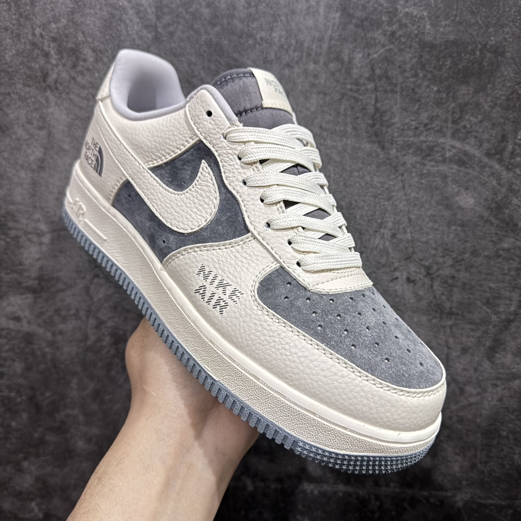 图片[3]-【公司级】海外限量发售 NIke Air Force 1 \’07 Low “北面联名–米白灰底”空军一号 低帮 运动鞋 休闲鞋 折边针车 工艺难度大 原楦头原纸板 原装鞋盒 定制五金配件 内置全掌气垫 原厂鞋底货号：DF0188-014 Size：36 36.5 37.5 38 38.5 39 40 40.5 41 42 42.5 43 44 44.5 45 编码：HXS310320-莆田鞋批发中心