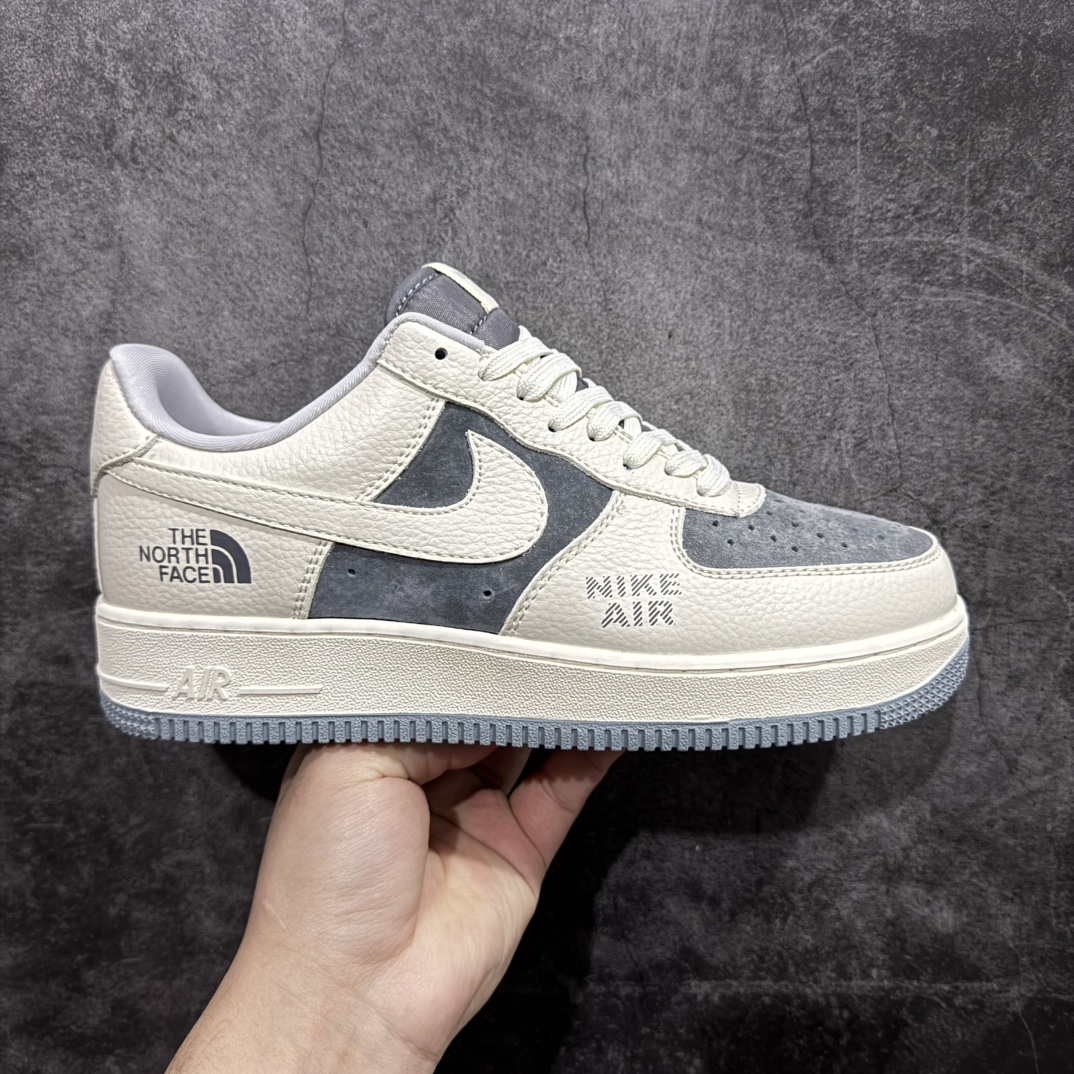 【公司级】海外限量发售 NIke Air Force 1 \’07 Low “北面联名–米白灰底”空军一号 低帮 运动鞋 休闲鞋 折边针车 工艺难度大 原楦头原纸板 原装鞋盒 定制五金配件 内置全掌气垫 原厂鞋底货号：DF0188-014 Size：36 36.5 37.5 38 38.5 39 40 40.5 41 42 42.5 43 44 44.5 45 编码：HXS310320-莆田鞋批发中心