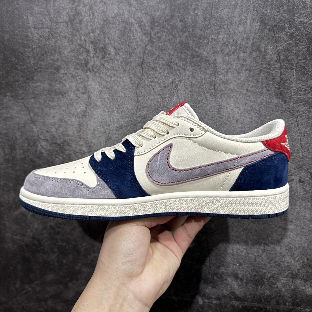 图片[2]-【定制版】Travis Scott x Fragment Design x Jordan Air Jordan 1 Low OG SP  “古驰联名——多色拼接”  多方联名合作融合了Travis Scott 独特的音乐风格，藤原浩个性的设计风格以及Jordan品牌的经典元素 使其成为一双具有独特身份和价值的鞋子 清新而立体的外观加上联名标识更突出了其独特身份 这种配色方案显示出活力和时尚感 在视觉上引人注目  鞋身的质感和细腻的细节处理使其显得高端而格调十足  这款“倒钩”联名是设计与创意完美结合  融合多方的个性风格是一款备受瞩目的潮流鞋款  低帮休闲板鞋 定制鞋盒 大厂纯原品质出货 超高清洁度 皮料切割干净无任何毛边 细节完美 货号:DM7866-039n Size:36 36.5 37.5 38 38.5 39 40 40.5 41 42 42.5 43 44 44.5 45 编码：HXS320340-莆田鞋批发中心