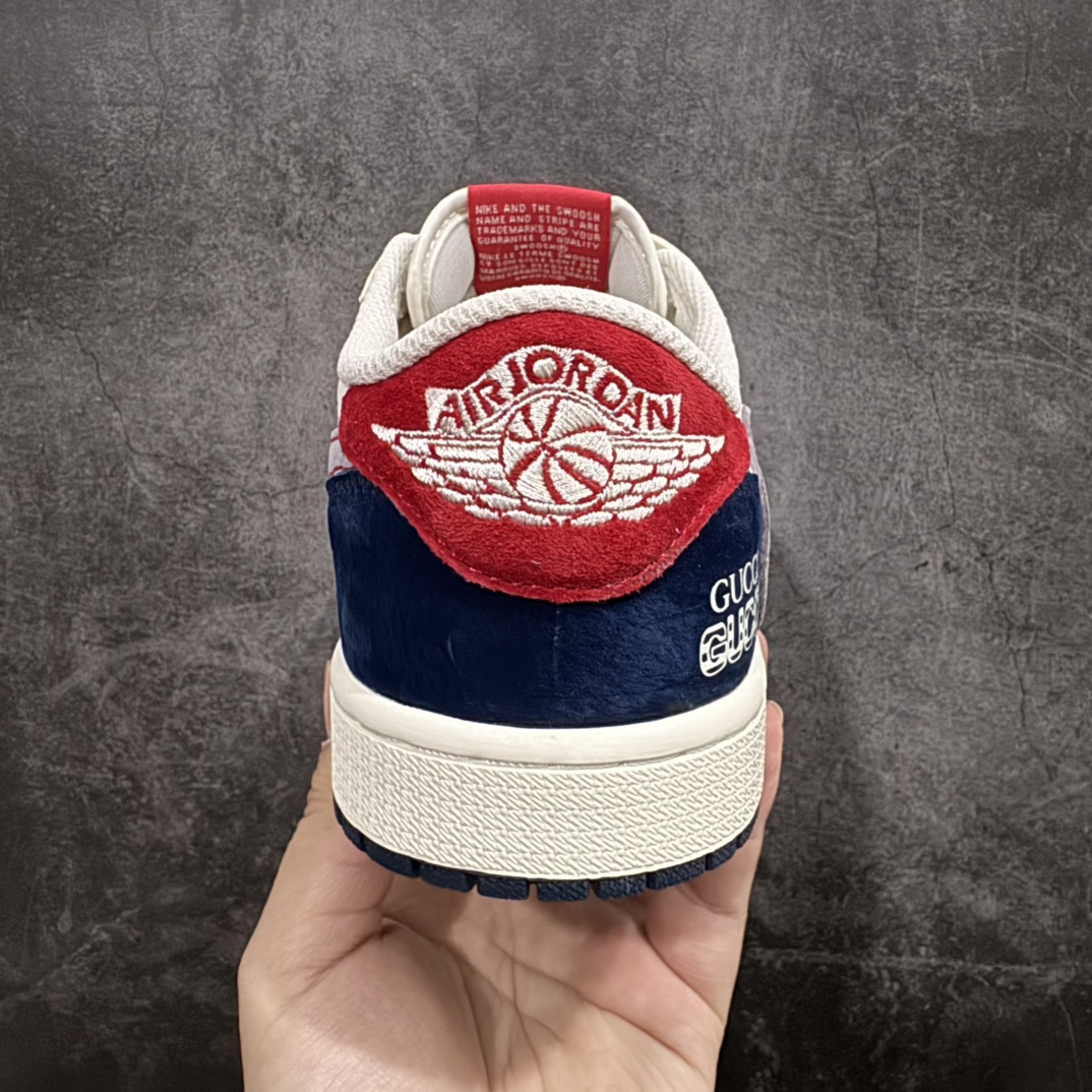 图片[4]-【定制版】Travis Scott x Fragment Design x Jordan Air Jordan 1 Low OG SP  “古驰联名——多色拼接”  多方联名合作融合了Travis Scott 独特的音乐风格，藤原浩个性的设计风格以及Jordan品牌的经典元素 使其成为一双具有独特身份和价值的鞋子 清新而立体的外观加上联名标识更突出了其独特身份 这种配色方案显示出活力和时尚感 在视觉上引人注目  鞋身的质感和细腻的细节处理使其显得高端而格调十足  这款“倒钩”联名是设计与创意完美结合  融合多方的个性风格是一款备受瞩目的潮流鞋款  低帮休闲板鞋 定制鞋盒 大厂纯原品质出货 超高清洁度 皮料切割干净无任何毛边 细节完美 货号:DM7866-039n Size:36 36.5 37.5 38 38.5 39 40 40.5 41 42 42.5 43 44 44.5 45 编码：HXS320340-莆田鞋批发中心