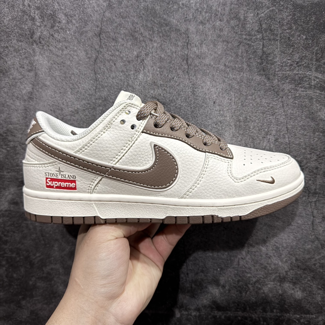 【定制版】Nike SB Dunk Low“ 石头岛Supreme联名——米白棕底”  周年高端定制 低帮休闲板鞋 定制鞋盒 大厂纯原品质出货 超高清洁度 皮料切割干净无任何毛边 细节完美 货号：BB9866-008n Size:36 36.5 37.5 38 38.5 39 40 40.5 41 42 42.5 43 44 44.5 45 编码：HXS320340-莆田鞋批发中心