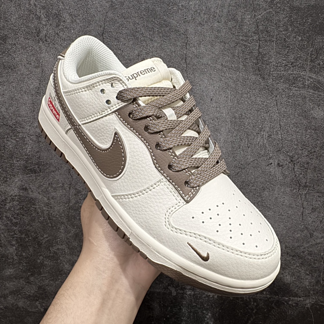 图片[3]-【定制版】Nike SB Dunk Low“ 石头岛Supreme联名——米白棕底”  周年高端定制 低帮休闲板鞋 定制鞋盒 大厂纯原品质出货 超高清洁度 皮料切割干净无任何毛边 细节完美 货号：BB9866-008n Size:36 36.5 37.5 38 38.5 39 40 40.5 41 42 42.5 43 44 44.5 45 编码：HXS320340-莆田鞋批发中心