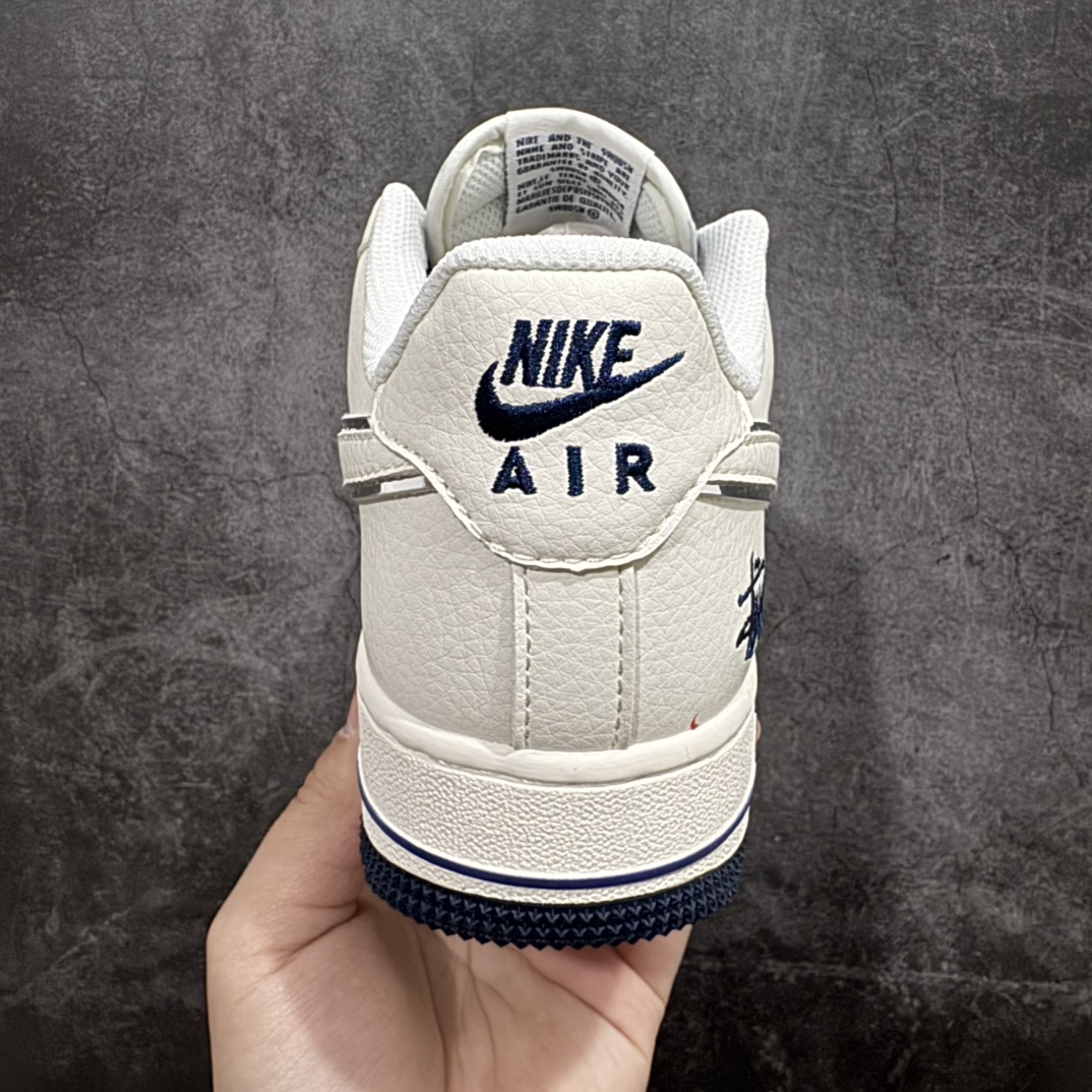 图片[4]-【公司级】海外限量发售NIke Air Force 1 \’07 Low “斯图西联名–米白黑英文”空军一号 低帮 运动鞋 休闲鞋 折边针车 工艺难度大 原楦头原纸板 原装鞋盒 定制五金配件 内置全掌气垫 原厂鞋底货号：XZ6188-728 尺码：36 36.5 37.5 38 38.5 39 40 40.5 41 42 42.5 43 44 44.5 45 编码：HXS310320-莆田鞋批发中心