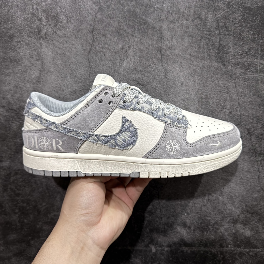 【定制版】海外爆款限量发售！公司级 Nike SB Dunk Low“迪奥X石头岛三方联名——织布米灰灰勾” 周年高端定制 低帮休闲板鞋 定制鞋盒 大厂纯原品质出货 超高清洁度 皮料切割干净无任何毛边 细节完美货号：DM6868-006nSize:36 36.5 37.5 38 38.5 39 40 40.5 41 42 42.5 43 44 44.5 45 编码：HXS340360-莆田鞋批发中心