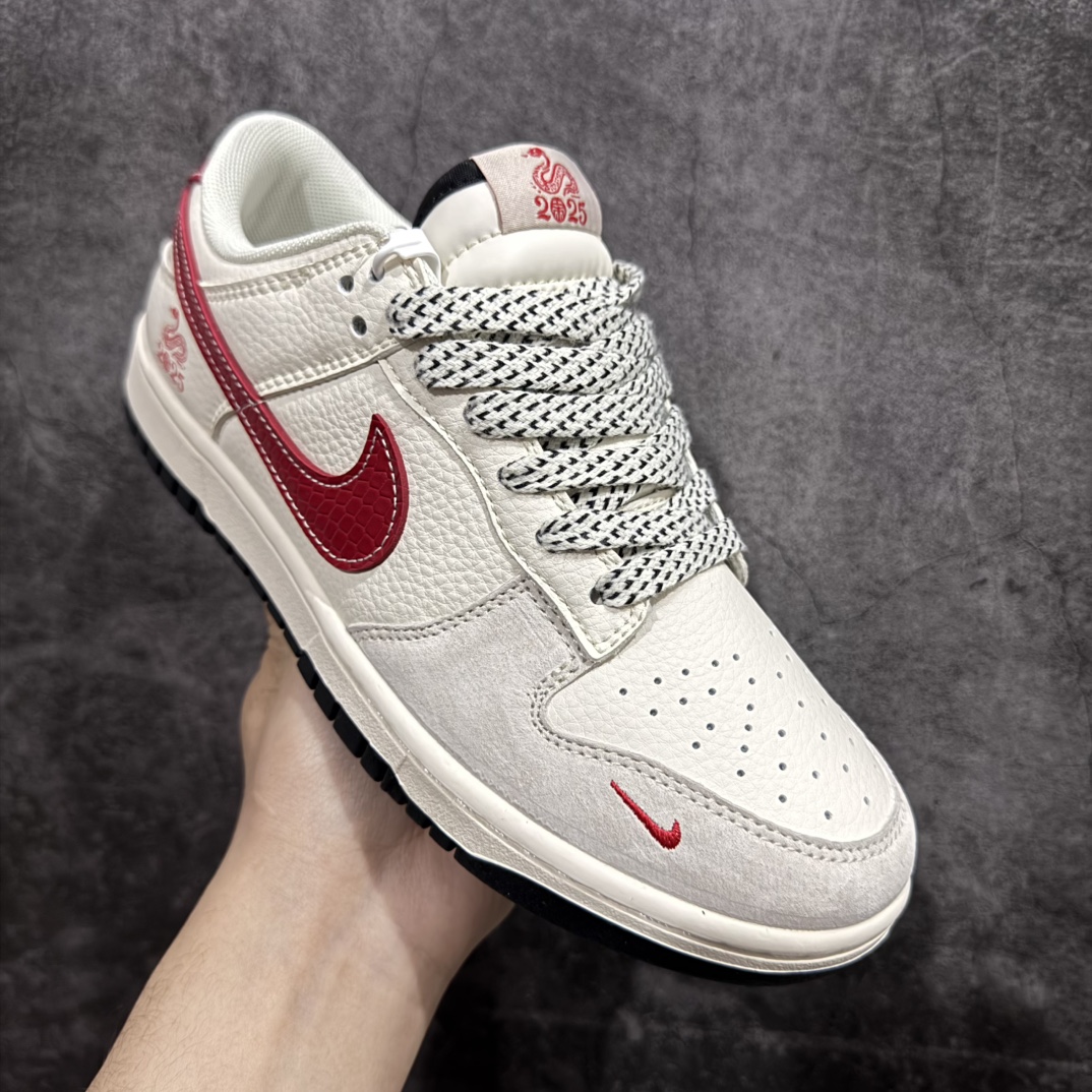 图片[3]-【定制版】NIKE SB Dunk Low 蛇年限定 米白红小钩满天星n公司级出品 极力推荐n原装头层材料 独家版型蒸餾加工n帶來的是更好的视觉和脚感体验n大厂纯原品质出货 清洁度 电绣工艺皮料切割干净无任何毛边 细节完美官方货号：XX9930 030 尺码： 36 36.5 37.5 38 38.5 39 40 40.5 41 42 42.5 43 44 44.5 45 编码：CC280300-莆田鞋批发中心