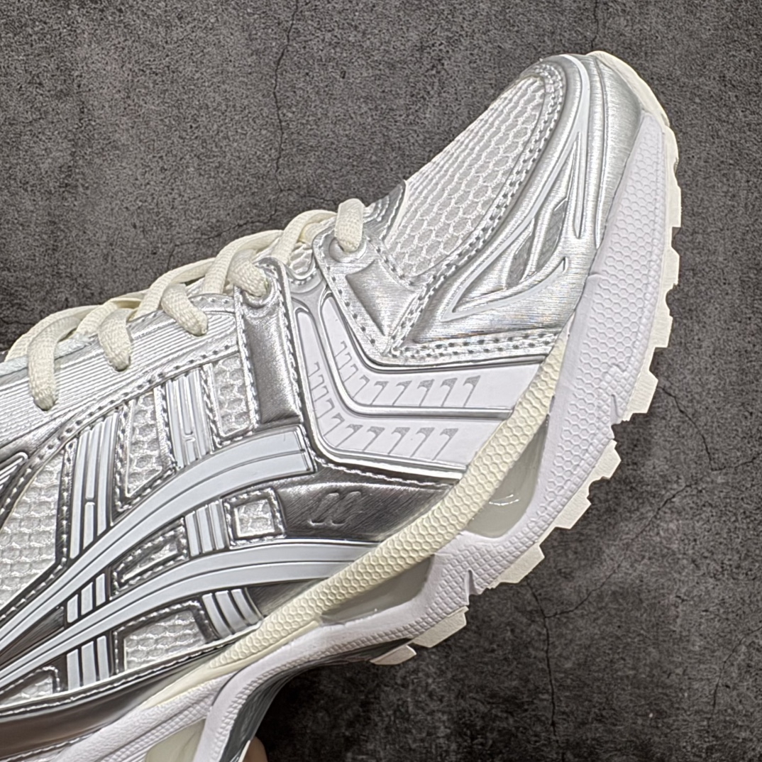 图片[6]-【总裁版】 ASICS GEL-KAYANO 14 亚瑟士系列轻量缓震休闲运动跑步鞋nn市场天花板品质鞋型细节秒杀市场流通版本n知名大厂出品 原版开发 细节完美把控n独家私模五层组合大底原厂定制缓震硅胶加持 原盒原配 官方四联吊牌n一比一同步原鞋工艺和用料n后跟一样采用了GEL缓震胶整体系列设计非常的科技感！n锻炼跑步的同时让你一样时尚百搭！n设计师 Hidenori Yamashita 以「Flash」一词为灵感，创造出未来感金属色鞋面，改造升级内在性能，由内而外全面革新，为 GEL-KAYANO 家族传承及经典跑鞋文化的延续，创下里程碑式作品。ASICS GEL – KAYANO 14 跑鞋重新诠释了复古的跑步形状，并以其 2000 年代后期的美学理念重新铺装，银色与蓝色的鞋面极为高档.网面铺陈与鞋面、鞋头多处细节位增添了透气性。ASICS GEL – KAYANO 14的鞋后跟部中底上以及多密度耐磨鞋底增加了 GEL 缓震胶，提供高抗冲击性、缓冲性、可保护脚部免受地面冲击的影响，穿着舒适性十足「入手同款」 尺码：36 37 37.5 38 39 39.5 40.5 41.5 42 42.5 43.5 44 45 46 编码：NM310330-莆田鞋批发中心