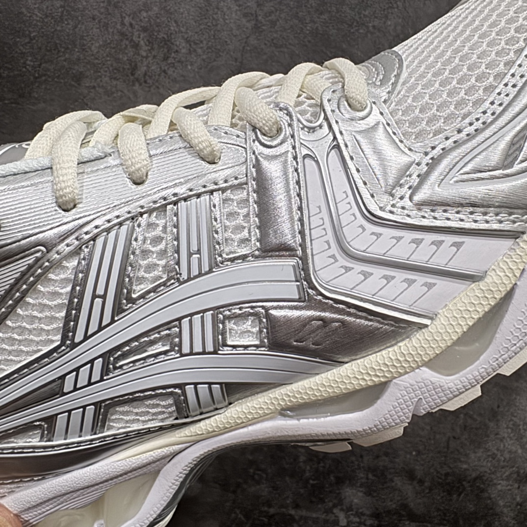 图片[4]-【总裁版】 ASICS GEL-KAYANO 14 亚瑟士系列轻量缓震休闲运动跑步鞋nn市场天花板品质鞋型细节秒杀市场流通版本n知名大厂出品 原版开发 细节完美把控n独家私模五层组合大底原厂定制缓震硅胶加持 原盒原配 官方四联吊牌n一比一同步原鞋工艺和用料n后跟一样采用了GEL缓震胶整体系列设计非常的科技感！n锻炼跑步的同时让你一样时尚百搭！n设计师 Hidenori Yamashita 以「Flash」一词为灵感，创造出未来感金属色鞋面，改造升级内在性能，由内而外全面革新，为 GEL-KAYANO 家族传承及经典跑鞋文化的延续，创下里程碑式作品。ASICS GEL – KAYANO 14 跑鞋重新诠释了复古的跑步形状，并以其 2000 年代后期的美学理念重新铺装，银色与蓝色的鞋面极为高档.网面铺陈与鞋面、鞋头多处细节位增添了透气性。ASICS GEL – KAYANO 14的鞋后跟部中底上以及多密度耐磨鞋底增加了 GEL 缓震胶，提供高抗冲击性、缓冲性、可保护脚部免受地面冲击的影响，穿着舒适性十足「入手同款」 尺码：36 37 37.5 38 39 39.5 40.5 41.5 42 42.5 43.5 44 45 46 编码：NM310330-莆田鞋批发中心