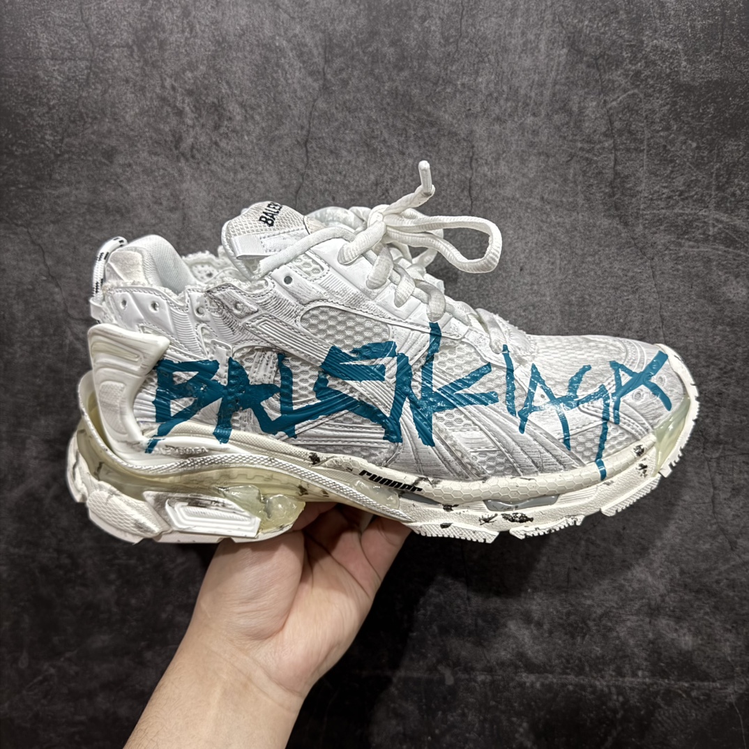 【XA版本】Balenciaga Runer 巴黎世家7代 破坏风 手工做旧款复古老爹鞋n全新版本出货 核心配合工厂优势供应市场最优品质 鞋型细节做旧等都好于市场版本n不但比市场货好 而且比市场货便宜💪🏻n原厂点胶工艺同步原鞋 区别市面所有版本n非市面所有固定TPU，原厂订制胶棒 一切细节高端还原  ，欢迎挑刺💪🏻 尺码：35-46 编码：DF490520-莆田鞋批发中心