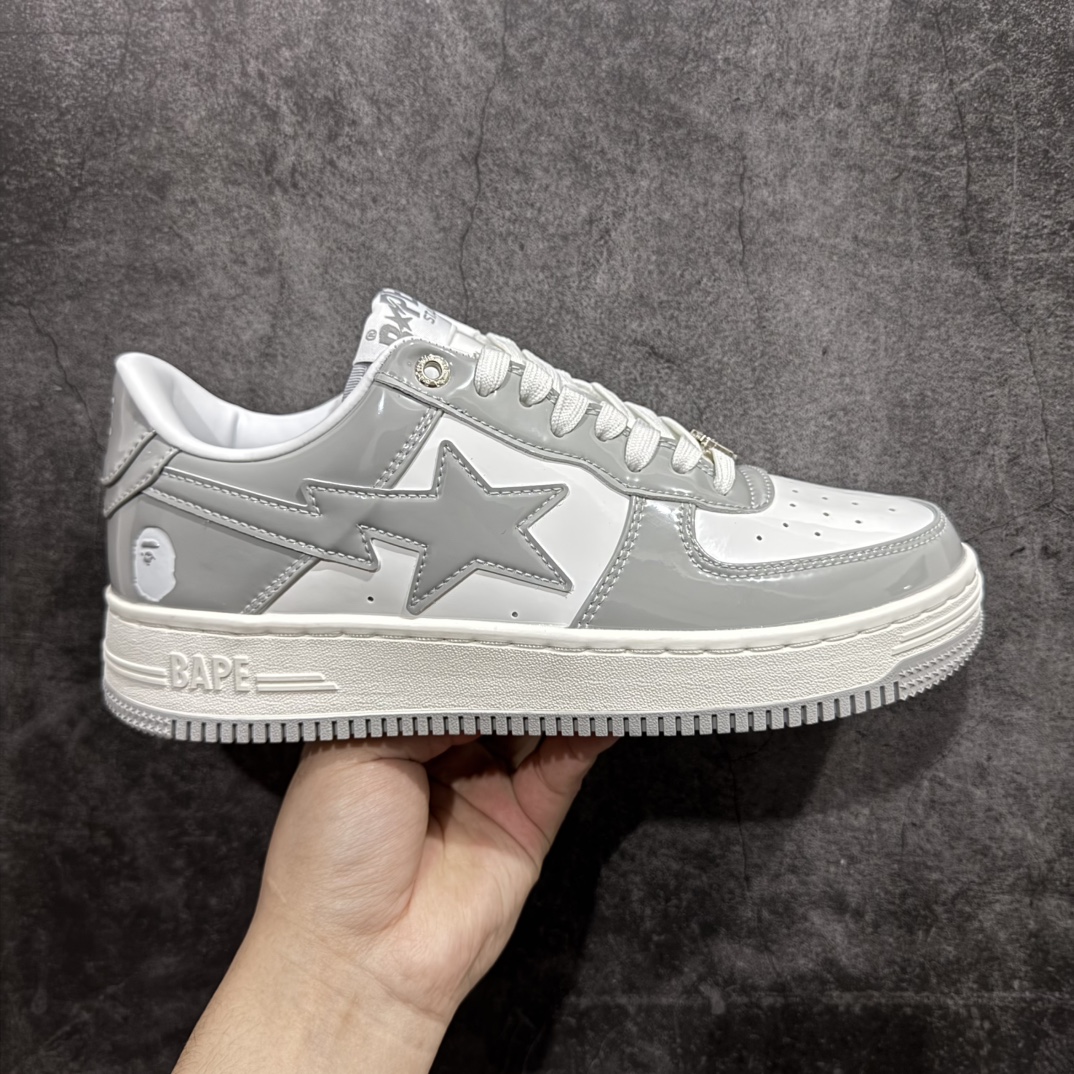 【纯原Y版】A BATHING APE STA  经典潮流 时尚板鞋 男女同款BAPE STA 是 Bape 旗下的一款运动鞋系列。BAPE STA 于 2002 年推出，该鞋款融合了 Bape 的品牌元素和风格，具有较高的辨识度。有各种丰富的颜色选择，满足不同消费者的喜好。Bape 作为著名的潮流品牌，BAPE STA 也带有浓厚的潮流感，受到许多潮流人士和明星的喜爱。对街头潮流文化产生了一定的影响。它不仅是一款运动鞋，更是潮流文化的一种象征。 尺码:36 36.5 37.5 38 38.5 40 40.5 41 42 42.5 43 44 44.5 45 46 编码：DF260280-莆田鞋批发中心