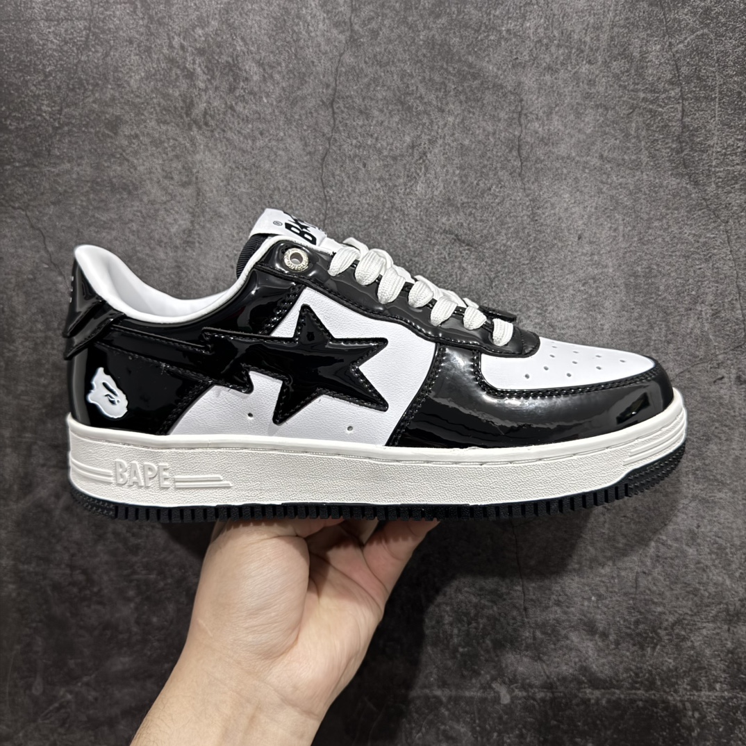 【纯原Y版】A BATHING APE STA  经典潮流 时尚板鞋 男女同款BAPE STA 是 Bape 旗下的一款运动鞋系列。BAPE STA 于 2002 年推出，该鞋款融合了 Bape 的品牌元素和风格，具有较高的辨识度。有各种丰富的颜色选择，满足不同消费者的喜好。Bape 作为著名的潮流品牌，BAPE STA 也带有浓厚的潮流感，受到许多潮流人士和明星的喜爱。对街头潮流文化产生了一定的影响。它不仅是一款运动鞋，更是潮流文化的一种象征。 尺码:36 36.5 37.5 38 38.5 40 40.5 41 42 42.5 43 44 44.5 45 46 编码：DF260280-莆田鞋批发中心