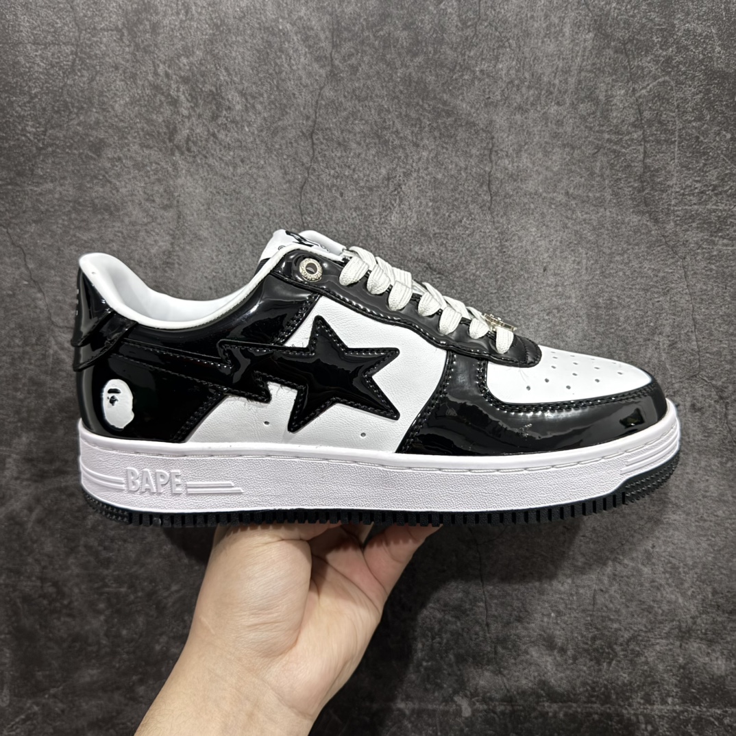 【纯原Y版】A BATHING APE STA  经典潮流 时尚板鞋 男女同款BAPE STA 是 Bape 旗下的一款运动鞋系列。BAPE STA 于 2002 年推出，该鞋款融合了 Bape 的品牌元素和风格，具有较高的辨识度。有各种丰富的颜色选择，满足不同消费者的喜好。Bape 作为著名的潮流品牌，BAPE STA 也带有浓厚的潮流感，受到许多潮流人士和明星的喜爱。对街头潮流文化产生了一定的影响。它不仅是一款运动鞋，更是潮流文化的一种象征。 尺码:36 36.5 37.5 38 38.5 40 40.5 41 42 42.5 43 44 44.5 45 46 编码：DF260280-莆田鞋批发中心