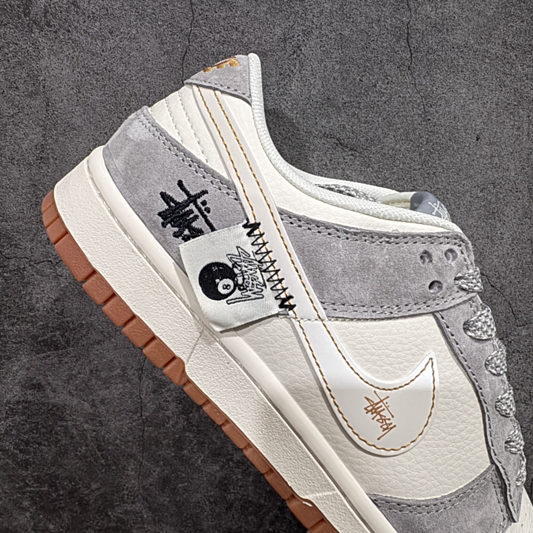 图片[7]-【定制版】Stussy x Nike Dunk Low 贴布黑八白勾n此款主张打破传统的工业化流水线设计限制，以Made by ideas的超级创意为理念，集结众多潮流设计师，结合时下最ing潮流风尚，为潮流爱好者打造彰品自我的专属潮品。同时尊重每个年轻人对于潮流的理解与选择，主张“让每个年轻人塑造自己的潮流”。 货号：DM6868-003 Size：36 36.5 37.5 38 38.5 39 40 40.5 41 42 42.5 43 44 44.5 45 编码：HXS320340-莆田鞋批发中心