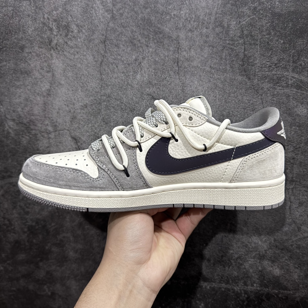 图片[2]-【定制版】Travis Scott x Fragment Design x Air Jordan 1 Low OG SP AJ1 迪奥联名-泼墨抽绳 低帮文化休闲板鞋 DM9288-002rn#多方联名合作融合了Travis Scott 独特的音乐风格，藤原浩个性的设计风格以及Jordan品牌的经典元素 使其成为一双具有独特身份和价值的鞋子 清新而立体的外观加上联名标识更突出了其独特身份 这种配色方案显示出活力和时尚感 在视觉上引人注目  鞋身的质感和细腻的细节处理使其显得高端而格调十足  这款“倒钩”联名是设计与创意完美结合 融合多方的个性风格是一款备受瞩目的潮流鞋款r 尺码：36 36.5 37.5 38 38.5 39 40 40.5 41 42 42.5 43 44 44.5 45 编码：HXS340360-莆田鞋批发中心