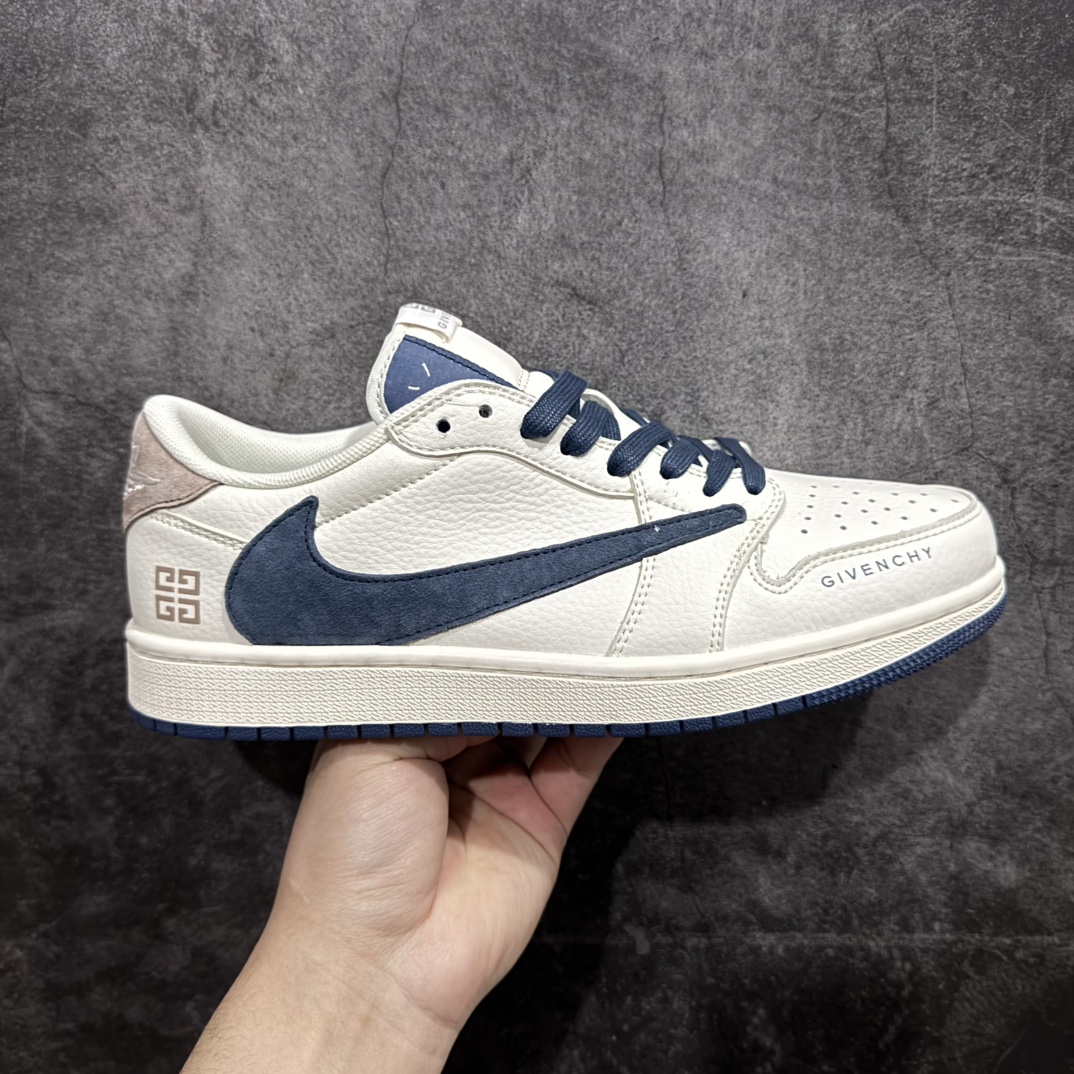 【定制版】Travis Scott x Fragment Design x Air Jordan 1 Low OG SP AJ1 纪梵希联名-米蓝勾蓝底 低帮文化休闲板鞋 LX1988-109rn#多方联名合作融合了Travis Scott 独特的音乐风格，藤原浩个性的设计风格以及Jordan品牌的经典元素 使其成为一双具有独特身份和价值的鞋子 清新而立体的外观加上联名标识更突出了其独特身份 这种配色方案显示出活力和时尚感 在视觉上引人注目  鞋身的质感和细腻的细节处理使其显得高端而格调十足  这款“倒钩”联名是设计与创意完美结合 融合多方的个性风格是一款备受瞩目的潮流鞋款r 尺码：36 36.5 37.5 38 38.5 39 40 40.5 41 42 42.5 43 44 44.5 45  编码：HXS320340-莆田鞋批发中心