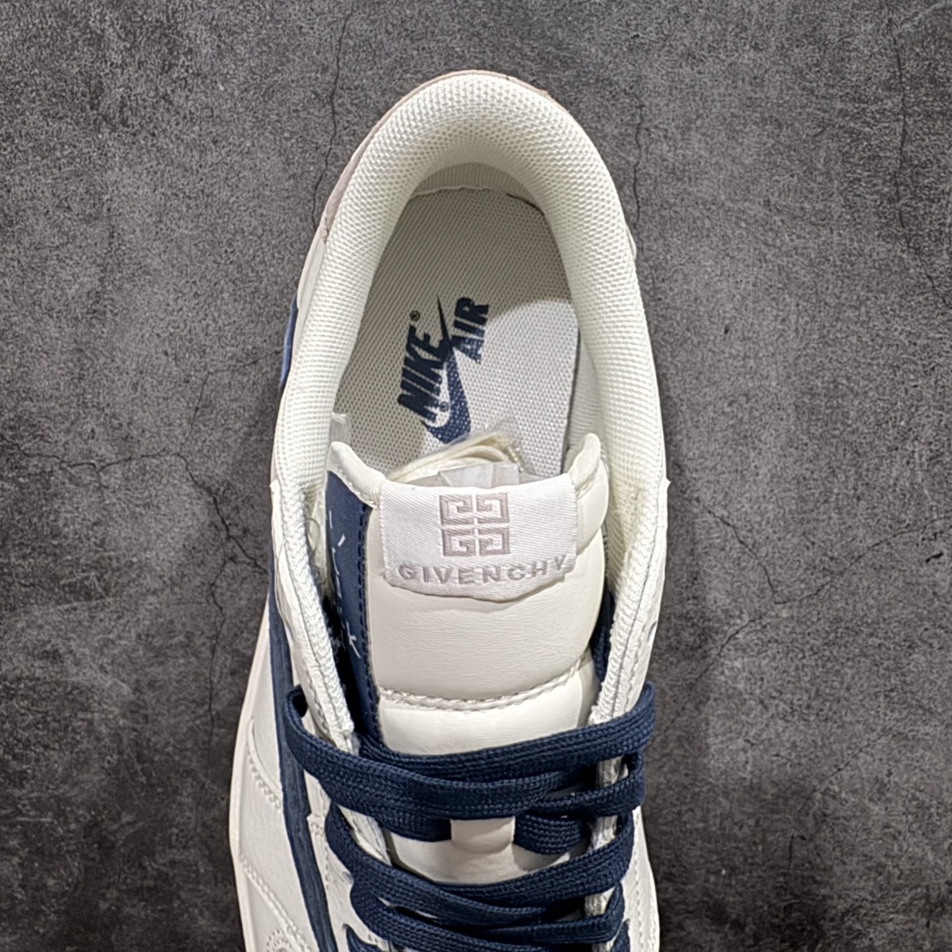 图片[8]-【定制版】Travis Scott x Fragment Design x Air Jordan 1 Low OG SP AJ1 纪梵希联名-米蓝勾蓝底 低帮文化休闲板鞋 LX1988-109rn#多方联名合作融合了Travis Scott 独特的音乐风格，藤原浩个性的设计风格以及Jordan品牌的经典元素 使其成为一双具有独特身份和价值的鞋子 清新而立体的外观加上联名标识更突出了其独特身份 这种配色方案显示出活力和时尚感 在视觉上引人注目  鞋身的质感和细腻的细节处理使其显得高端而格调十足  这款“倒钩”联名是设计与创意完美结合 融合多方的个性风格是一款备受瞩目的潮流鞋款r 尺码：36 36.5 37.5 38 38.5 39 40 40.5 41 42 42.5 43 44 44.5 45  编码：HXS320340-莆田鞋批发中心