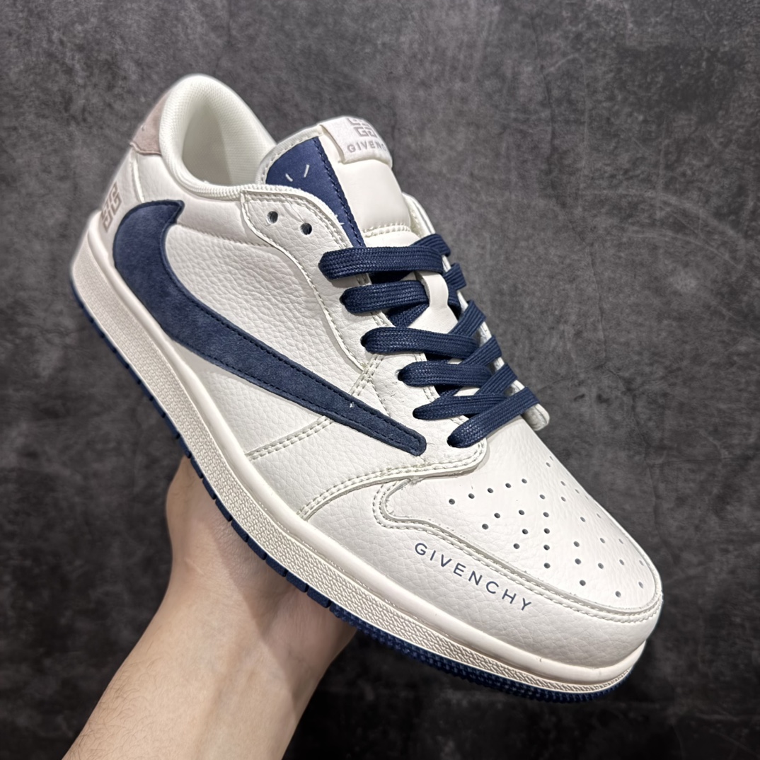 图片[3]-【定制版】Travis Scott x Fragment Design x Air Jordan 1 Low OG SP AJ1 纪梵希联名-米蓝勾蓝底 低帮文化休闲板鞋 LX1988-109rn#多方联名合作融合了Travis Scott 独特的音乐风格，藤原浩个性的设计风格以及Jordan品牌的经典元素 使其成为一双具有独特身份和价值的鞋子 清新而立体的外观加上联名标识更突出了其独特身份 这种配色方案显示出活力和时尚感 在视觉上引人注目  鞋身的质感和细腻的细节处理使其显得高端而格调十足  这款“倒钩”联名是设计与创意完美结合 融合多方的个性风格是一款备受瞩目的潮流鞋款r 尺码：36 36.5 37.5 38 38.5 39 40 40.5 41 42 42.5 43 44 44.5 45  编码：HXS320340-莆田鞋批发中心