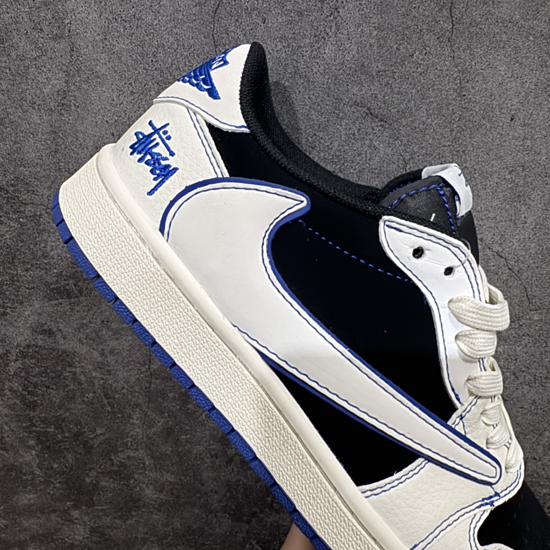 图片[7]-【定制版】Travis Scott x Fragment Design x Air Jordan 1 Low OG SP AJ1 斯图西联名-黑蓝线条 低帮文化休闲板鞋 SJ2068-113rn#多方联名合作融合了Travis Scott 独特的音乐风格，藤原浩个性的设计风格以及Jordan品牌的经典元素 使其成为一双具有独特身份和价值的鞋子 清新而立体的外观加上联名标识更突出了其独特身份 这种配色方案显示出活力和时尚感 在视觉上引人注目  鞋身的质感和细腻的细节处理使其显得高端而格调十足  这款“倒钩”联名是设计与创意完美结合 融合多方的个性风格是一款备受瞩目的潮流鞋款r 尺码：36 36.5 37.5 38 38.5 39 40 40.5 41 42 42.5 43 44 44.5 45  编码：HXS320340-莆田鞋批发中心