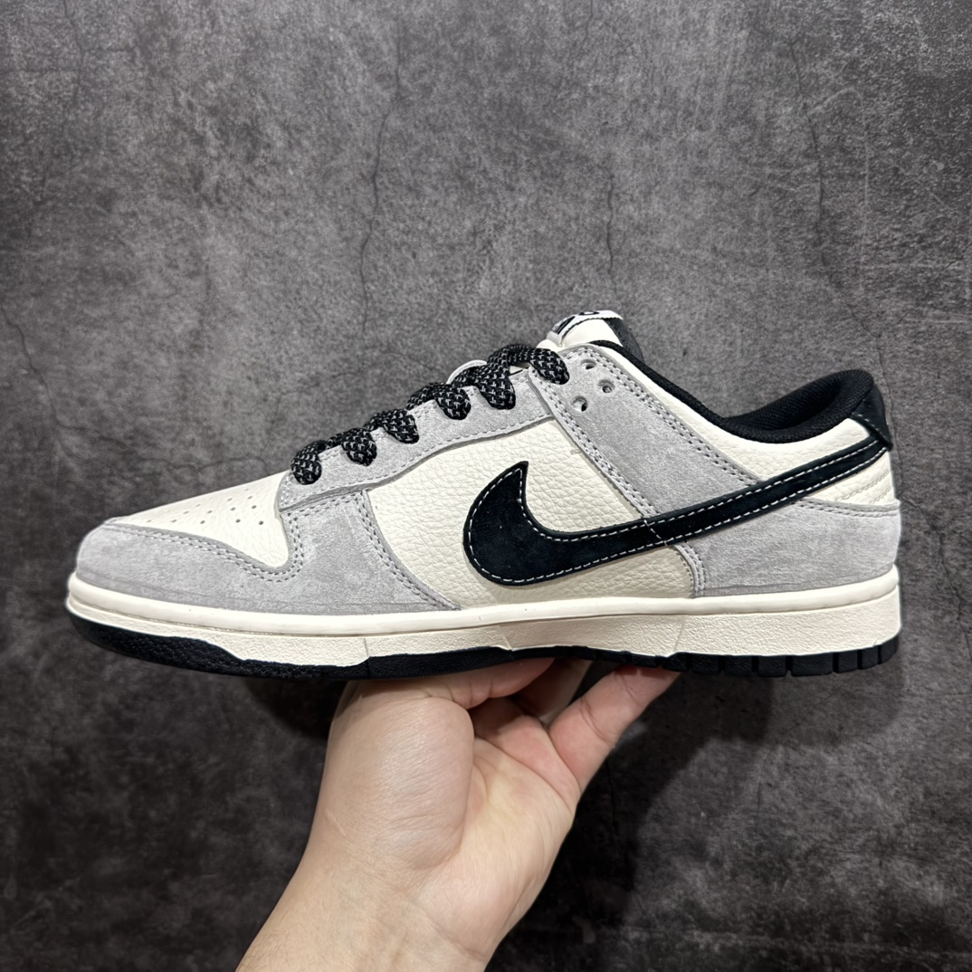 图片[2]-【定制版】The North Face x Nike Dunk Low 灰黑双小勾n此款主张打破传统的工业化流水线设计限制，以Made by ideas的超级创意为理念，集结众多潮流设计师，结合时下最ing潮流风尚，为潮流爱好者打造彰品自我的专属潮品。同时尊重每个年轻人对于潮流的理解与选择，主张“让每个年轻人塑造自己的潮流”。 货号：XX3168-108 Size：36 36.5 37.5 38 38.5 39 40 40.5 41 42 42.5 43 44 44.5 45 编码：HXS320340-莆田鞋批发中心