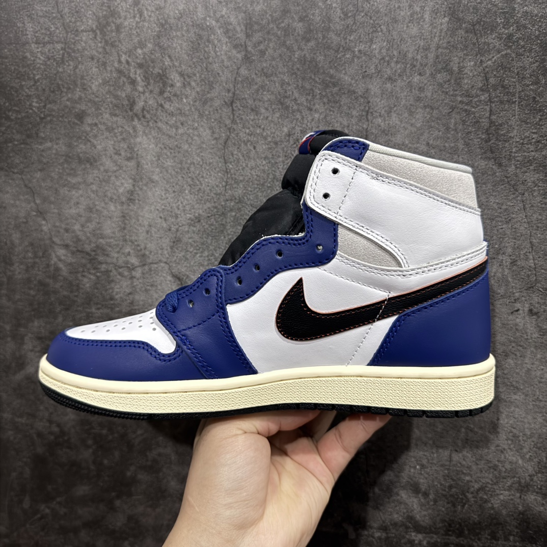 图片[2]-【莞产DG纯原】 Air Jordan AJ1 Retro High 刮刮乐新款  白蓝黑 DH5485-100nn全新批次 正确的版本n清洁度超高，所有细节经得起推敲 相当不错，外贸首选版本 高价零售推荐版本💪🏻原楦原纸板开发 极致一眼正品既视感 原厂皮料 原厂拉帮工艺 全部采用原厂电脑车 针距 边距完全同步原鞋 原厂特供皮料承诺百分百一致原鞋 鞋面清洁度最高QC检验标准 控制溢胶 飞翼3D高频深度立体 全市场仅此一家  鞋盒、防尘纸  均采购来自原厂Size：40 40.5 41 42 42.5 43 44 44.5 45 46 47.5 编码：X10330350-莆田鞋批发中心