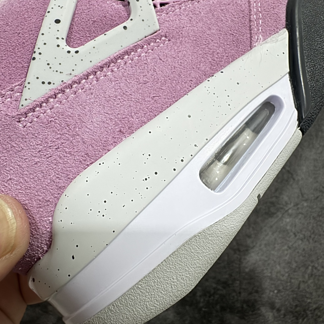 图片[4]-【GX/美版绿x】Air Jordan 4 Retro \”Orchid\” 粉黑麂皮 AJ4 乔丹4代 猛男粉AQ9129-501n圈内最强四代 独家外贸特供尺码含 45.5 49.5 50.5 耗时半年巨作 全套原纸板楦头开发 原厂特供皮料加持 确保原汁原味 完美呈现四代版型 一比一鞋头弧度高度鞋身弧度 数据细节工艺流程均保持原鞋一致 原厂TPU网格鞋带扣 正确内里网布 菱角分明不变形无多余毛边 柔软性质感一致于原鞋 市场唯一原厂鞋扣模具 背面可见隐藏注塑口 原厂织唛标 原厂飞人电绣工艺 尾指中部跳三针 独家绑鞋带手法 印刷中底布 四线拉帮 米色美纹纸贴合固定 进口港宝加持 后跟自然饱满 全鞋荧光划线卡点 追求极致完美 每一双都是工艺品 多重QC质检 超越公司货的品控标准 实实在在的免检产品  尺码：40 40.5 41 42 42.5 43 44 44.5 45 45.5 46 47.5 48.5 49.5 50.5 编码：SL490520-莆田鞋批发中心