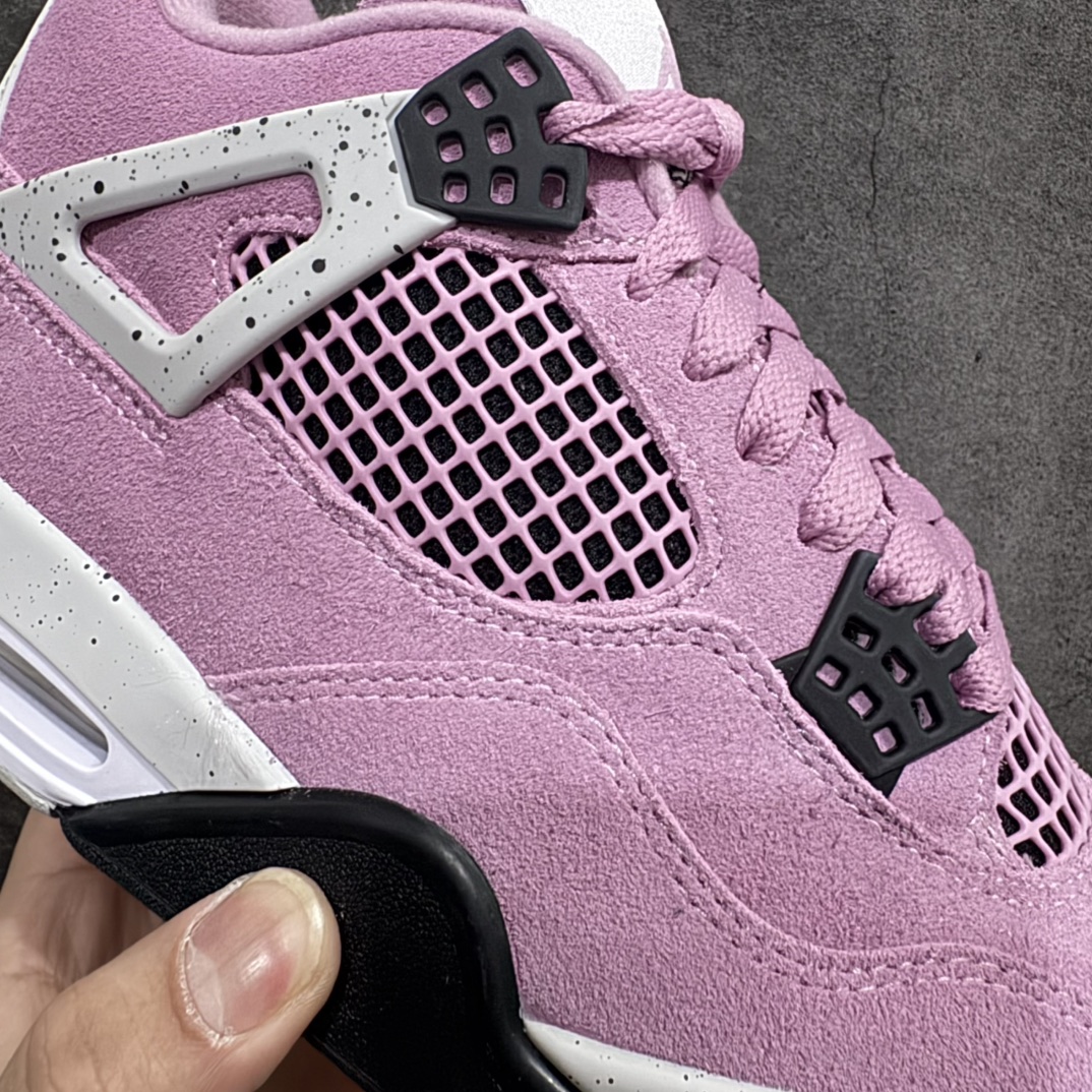 图片[5]-【GX/美版绿x】Air Jordan 4 Retro \”Orchid\” 粉黑麂皮 AJ4 乔丹4代 猛男粉AQ9129-501n圈内最强四代 独家外贸特供尺码含 45.5 49.5 50.5 耗时半年巨作 全套原纸板楦头开发 原厂特供皮料加持 确保原汁原味 完美呈现四代版型 一比一鞋头弧度高度鞋身弧度 数据细节工艺流程均保持原鞋一致 原厂TPU网格鞋带扣 正确内里网布 菱角分明不变形无多余毛边 柔软性质感一致于原鞋 市场唯一原厂鞋扣模具 背面可见隐藏注塑口 原厂织唛标 原厂飞人电绣工艺 尾指中部跳三针 独家绑鞋带手法 印刷中底布 四线拉帮 米色美纹纸贴合固定 进口港宝加持 后跟自然饱满 全鞋荧光划线卡点 追求极致完美 每一双都是工艺品 多重QC质检 超越公司货的品控标准 实实在在的免检产品  尺码：40 40.5 41 42 42.5 43 44 44.5 45 45.5 46 47.5 48.5 49.5 50.5 编码：SL490520-莆田鞋批发中心